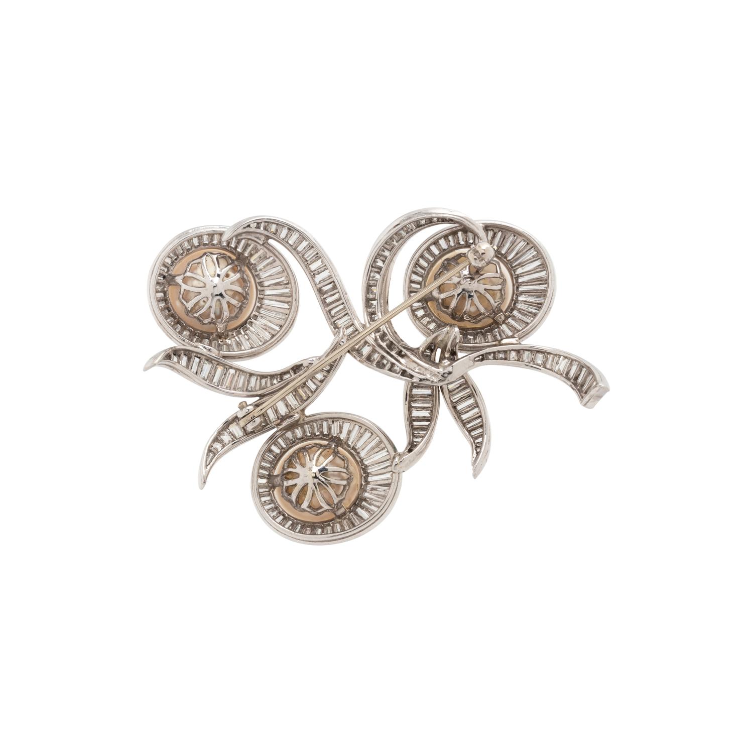 CULTURED SOUTH SEA PEARL AND DIAMOND BROOCH