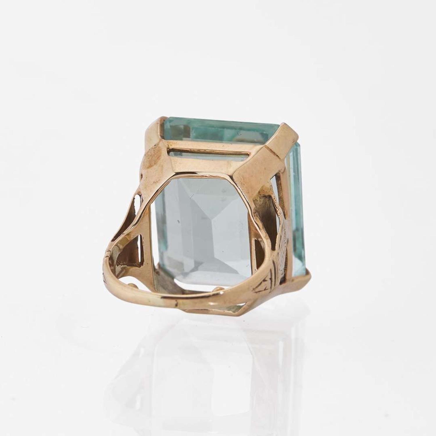 A 14K Yellow Gold and Aquamarine ring