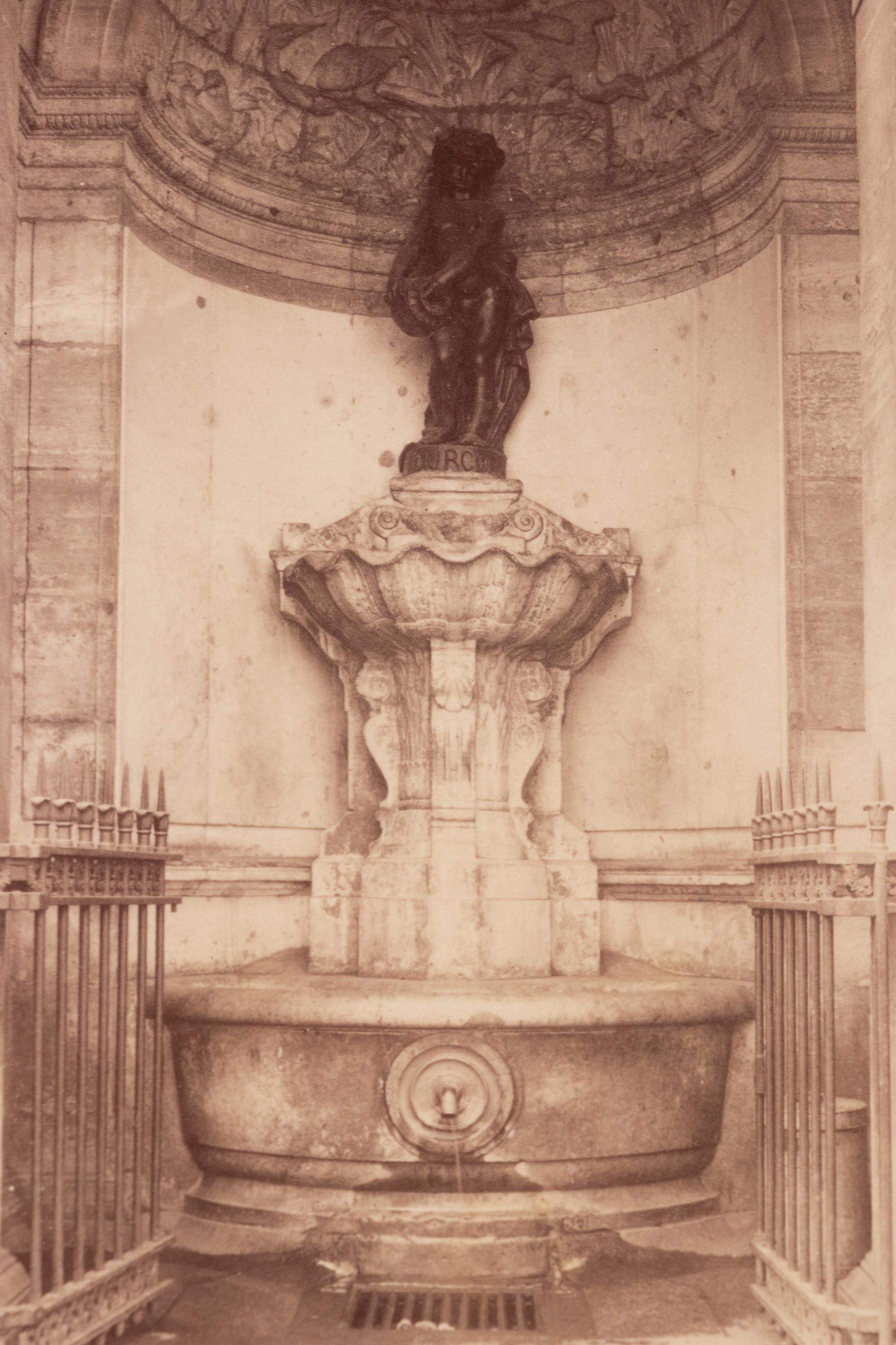 A group of four photographs ( Ètampes - maison de Diane de Poitiers , 1907; Presbytère de Saint-Sulpice, rue de Vaugirard 50 , 1900; Oratoire Marie de M é dicis, Petit Luxembourg , 1903; Fontaine de Joyeuse, 41 rue de Turenne, 3e arrondissement, 1901)