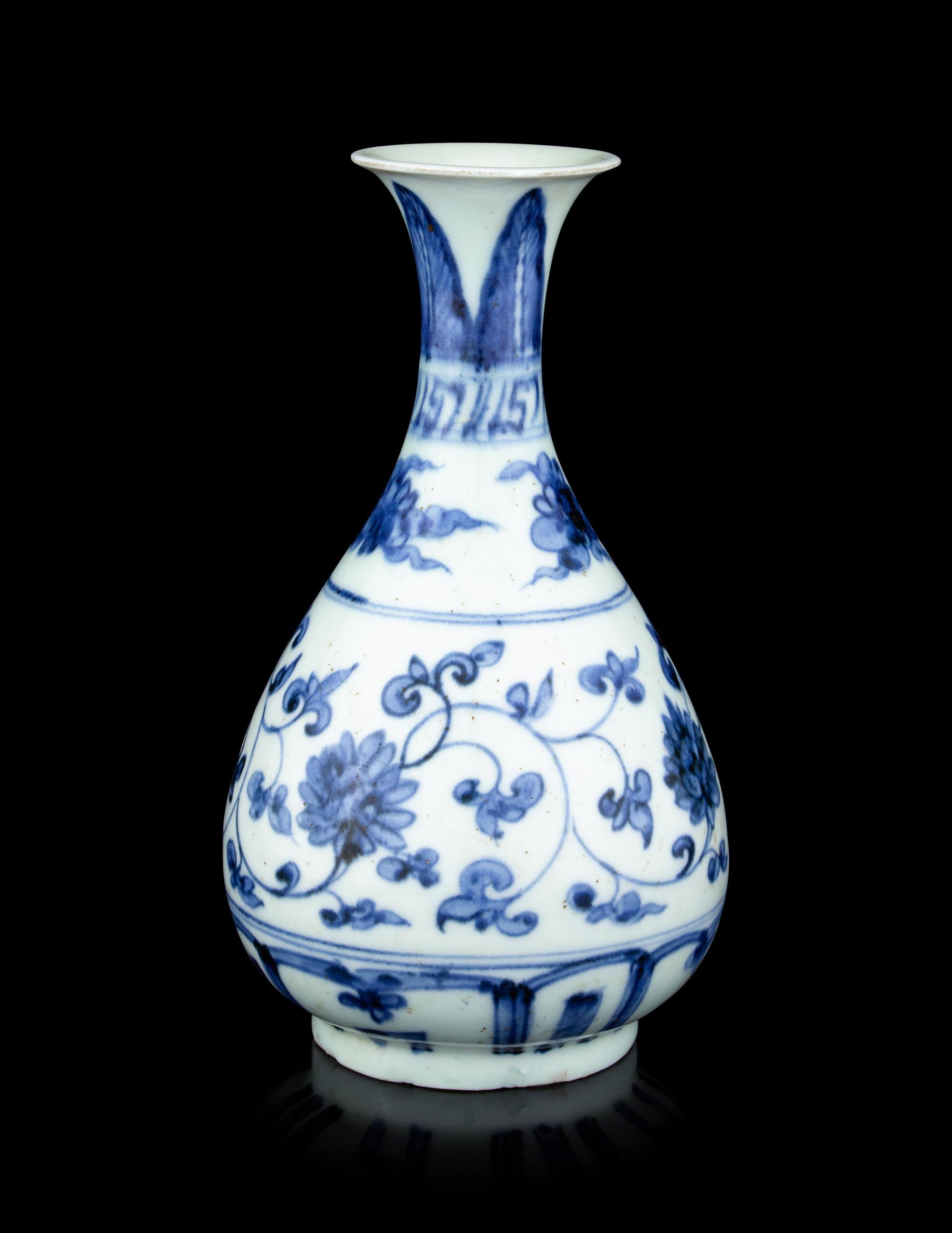 A Chinese Blue and White Porcelain Vase, Yuhuchunping