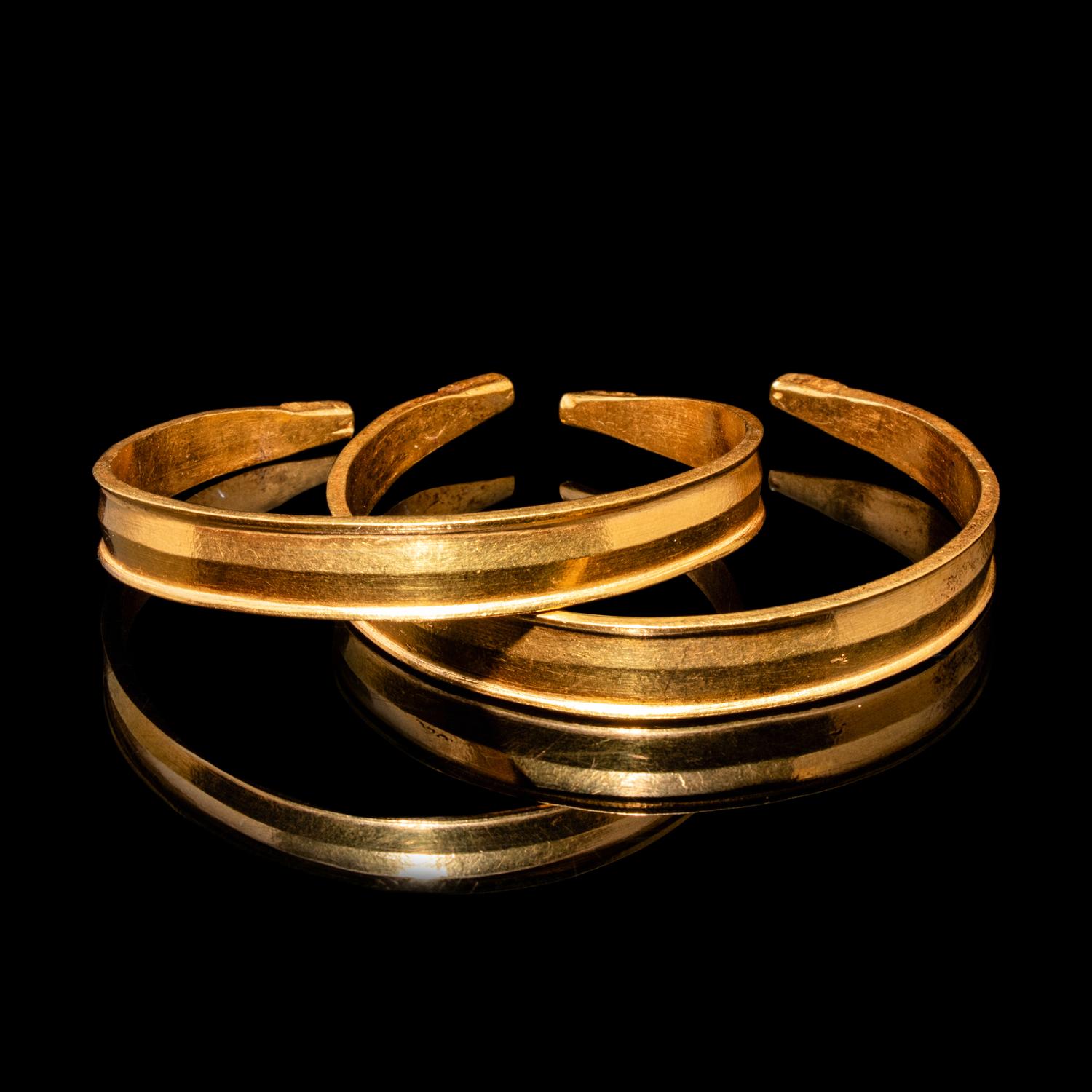 A Pair of Chinese Gold Bracelets, Qianzhuo, Song Dynasty 宋 金鉗鐲一對