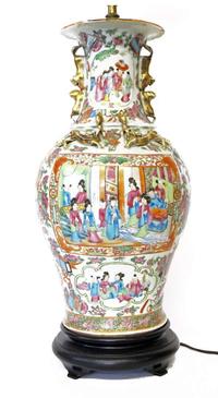 Chinese Export porcelain Famille Rose vase 19th century