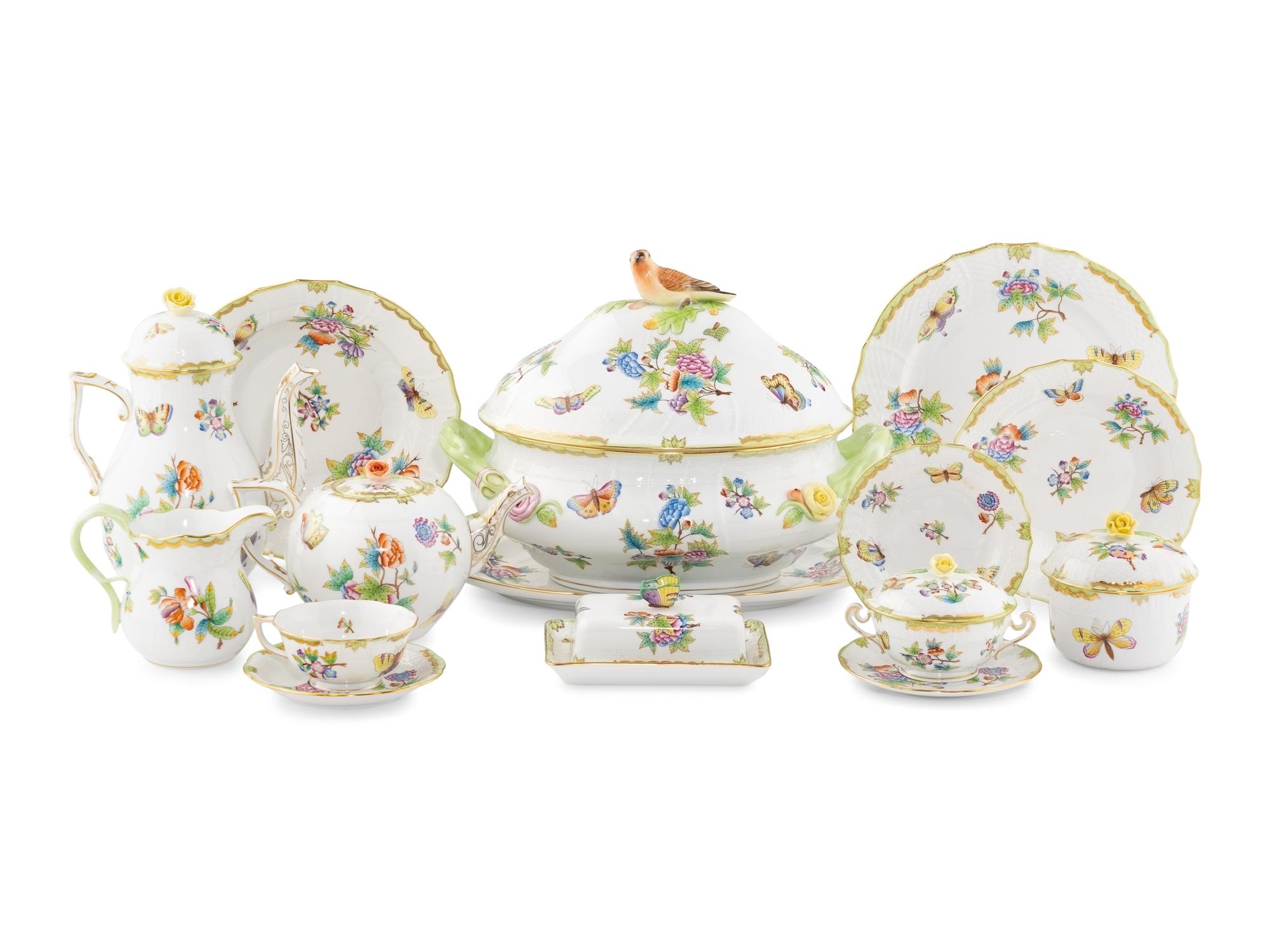A Herend Queen Victoria Porcelain Dinner Service