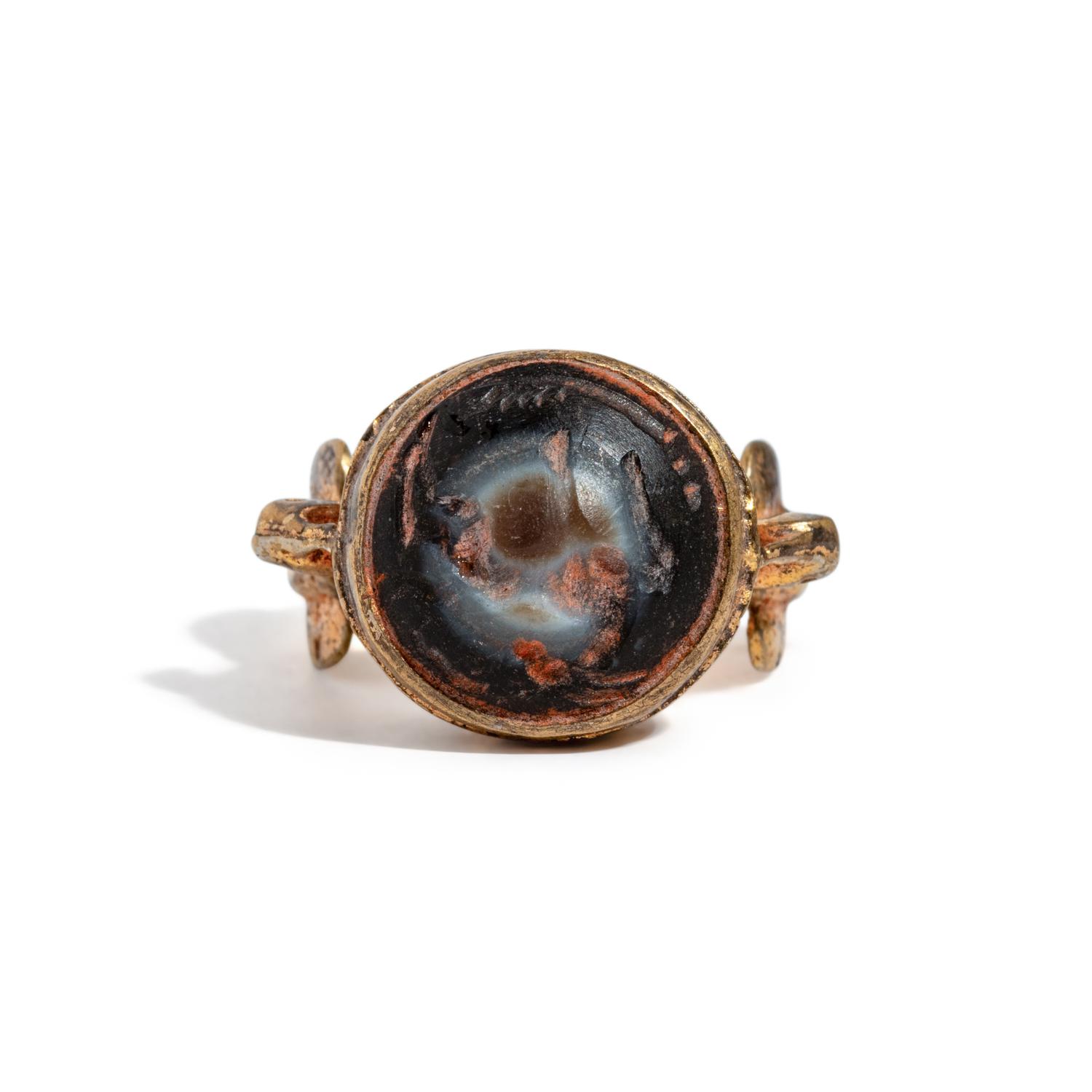 A Roman Gold and Agate Finger Ring