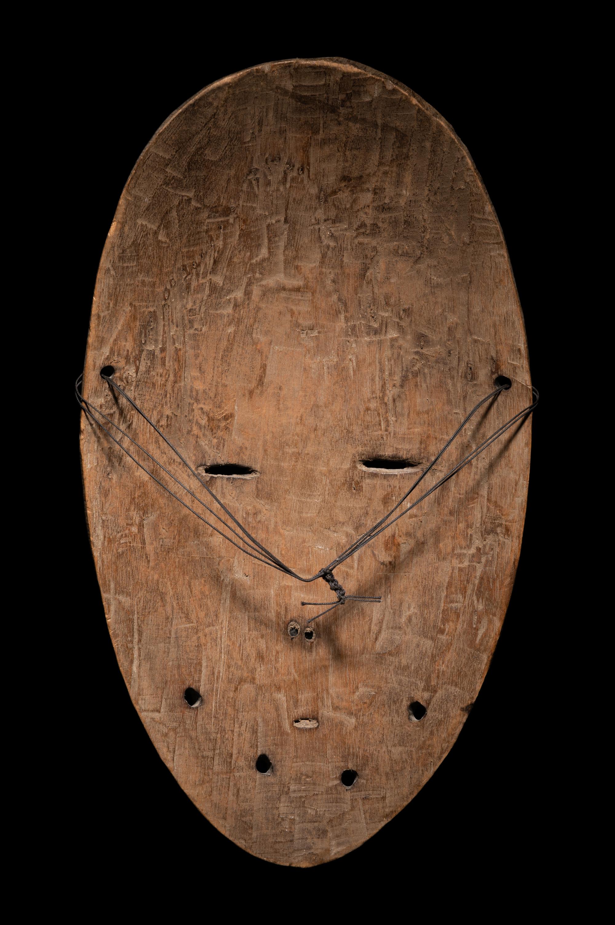 A Lega Wood Mask