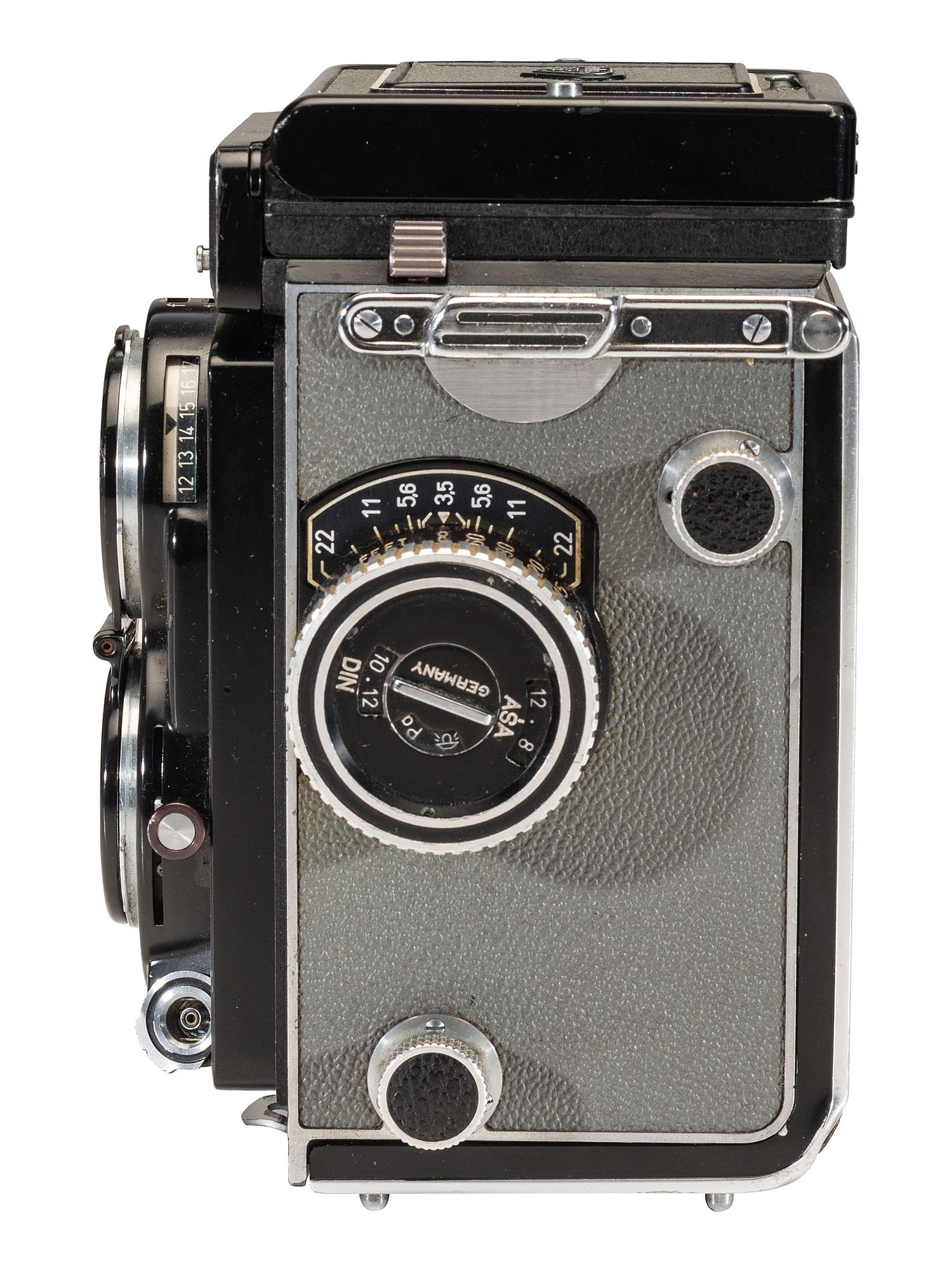 [EARLY PHOTOGRAPHY]. Rolleiflex T Model Type 1 camera.