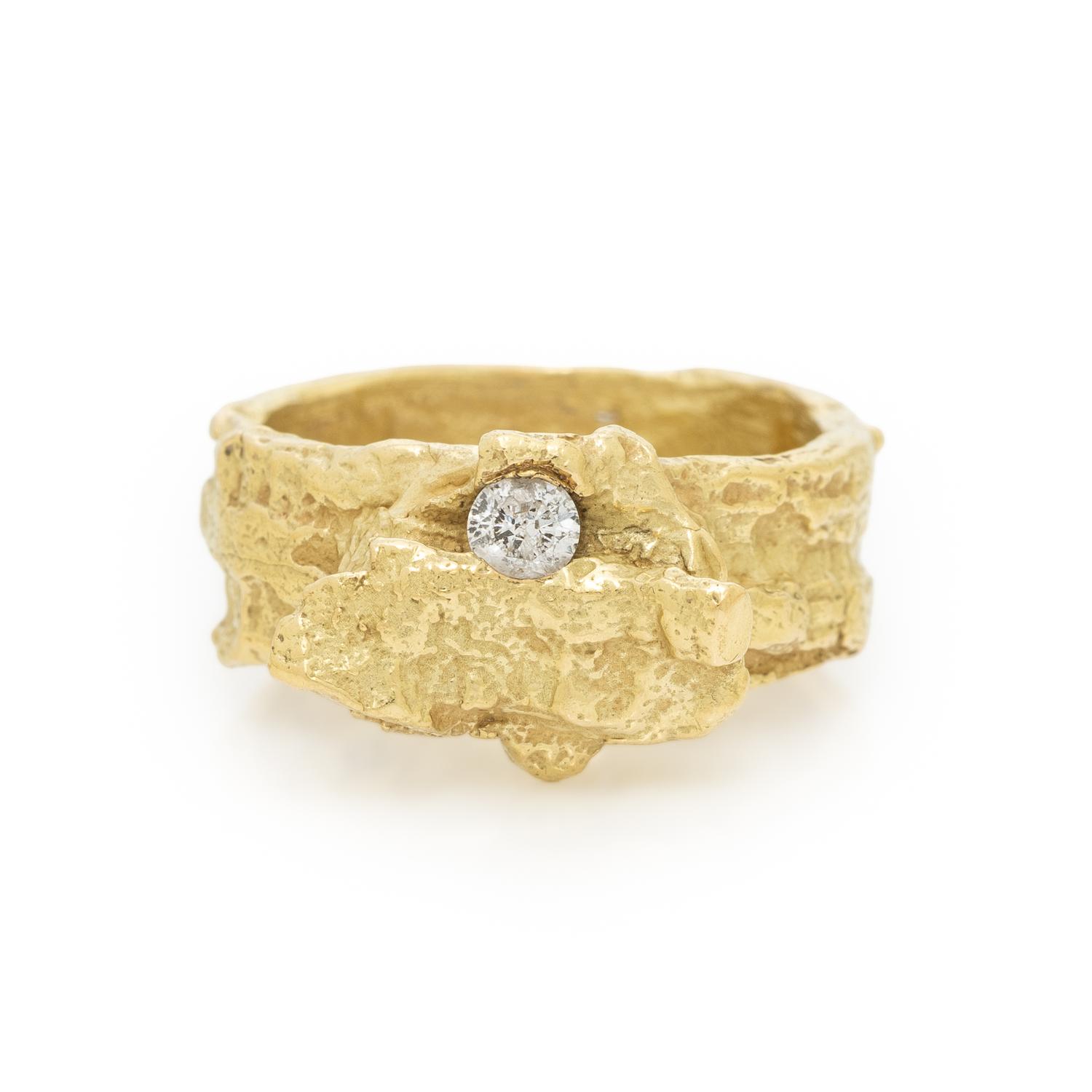 E. DUCA, HAMMERED YELLOW GOLD AND DIAMOND RING
