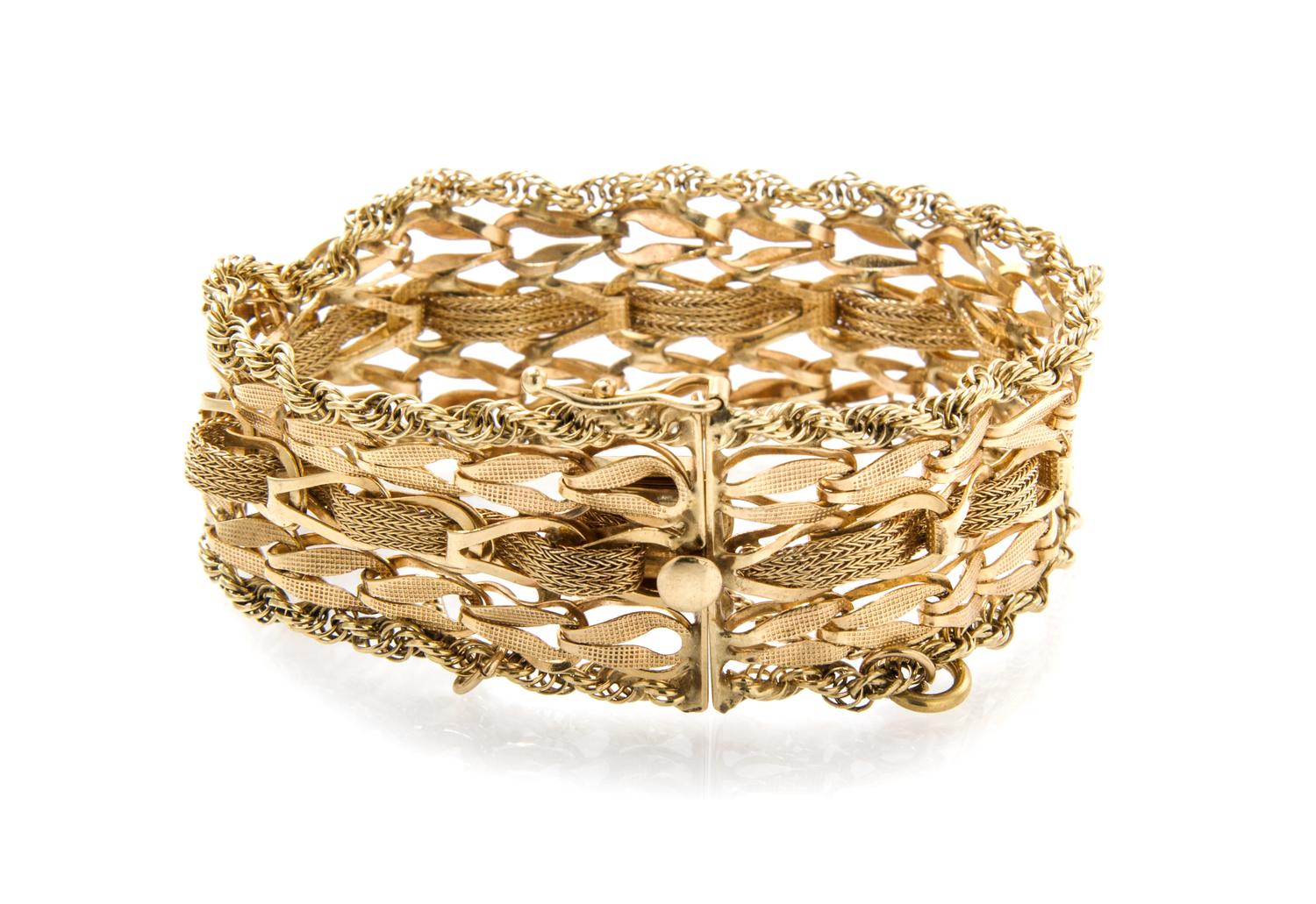 A 14 Karat Yellow Gold Fancy Link Bracelet, 21.55 dwts.