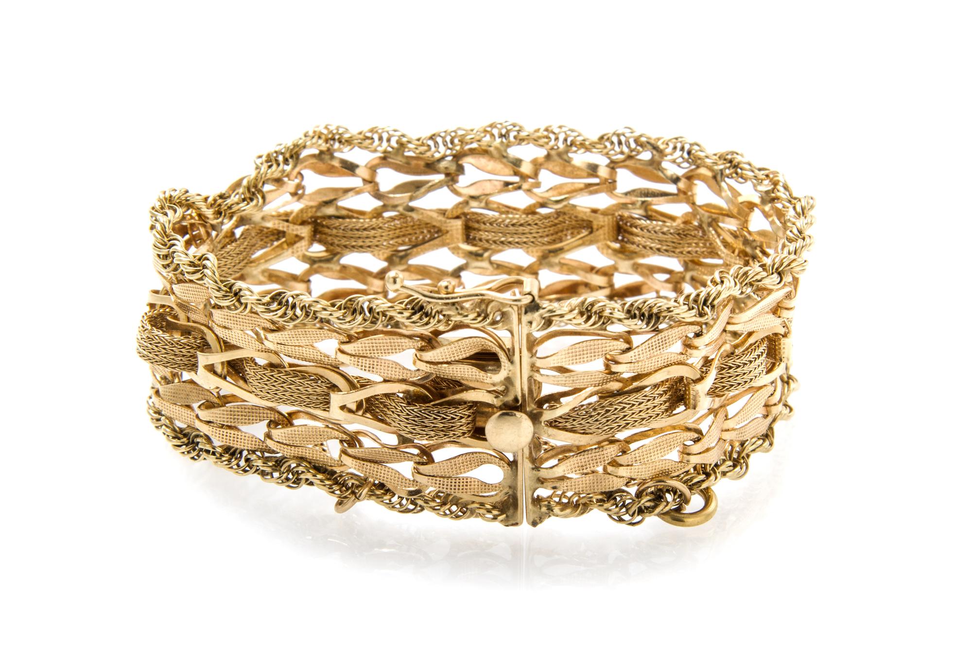 A 14 Karat Yellow Gold Fancy Link Bracelet, 21.55 dwts.
