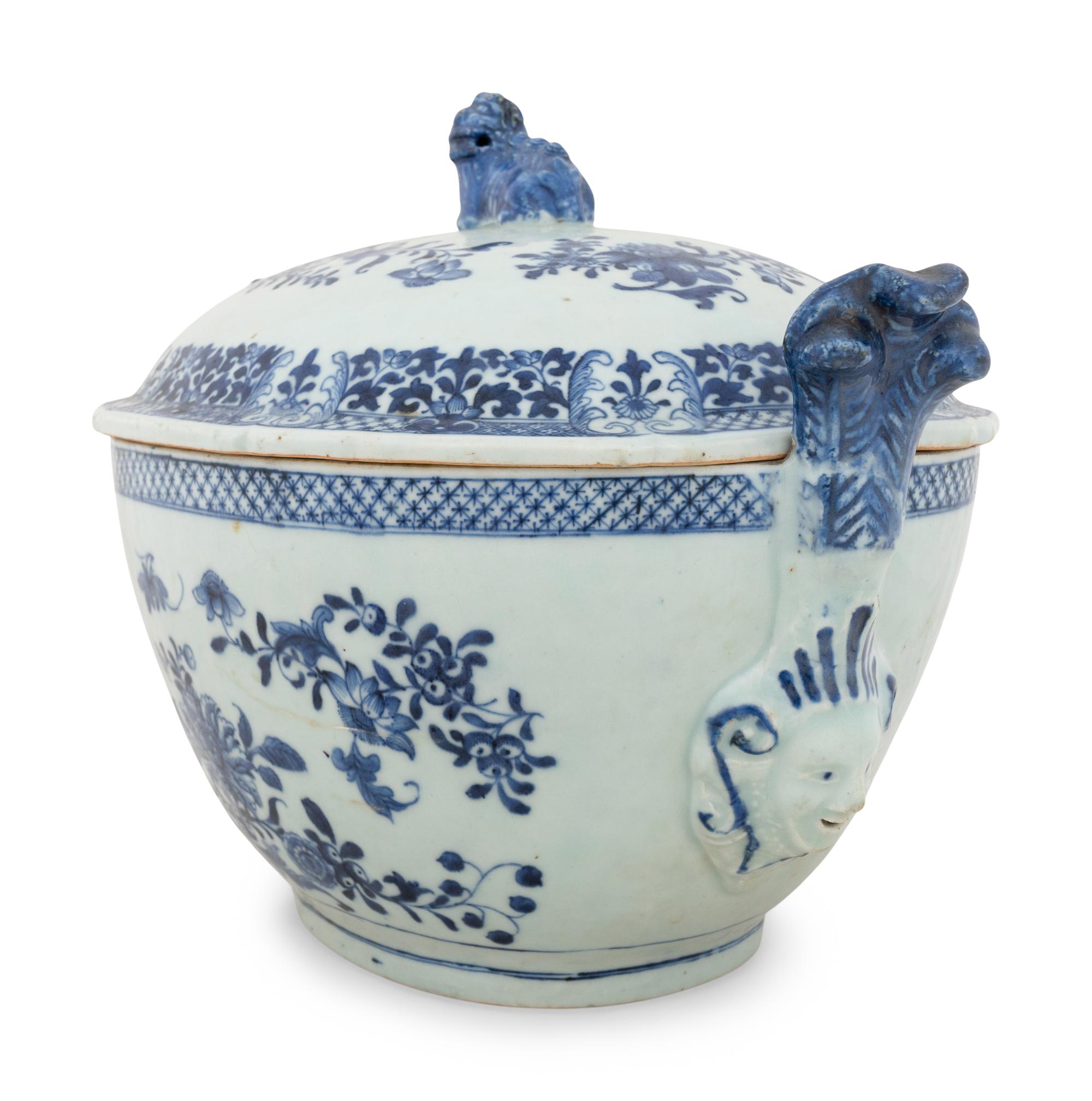 A Chinese Export Blue and White Porcelain Tureen