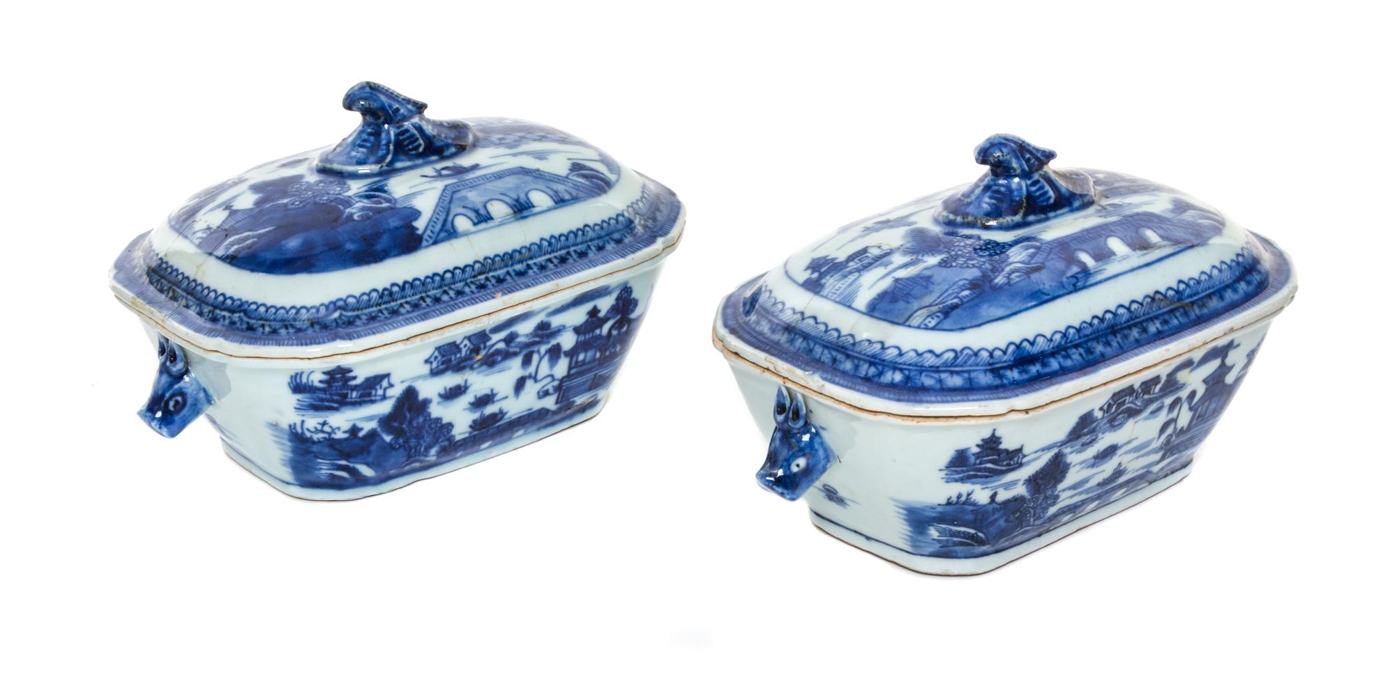 A Pair of Chinese Export Porcelain Sauce Tureens Width 7 1/2 inches.