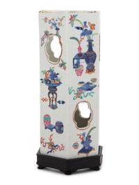 A Chinese Famille Rose Porcelain Hat Stand