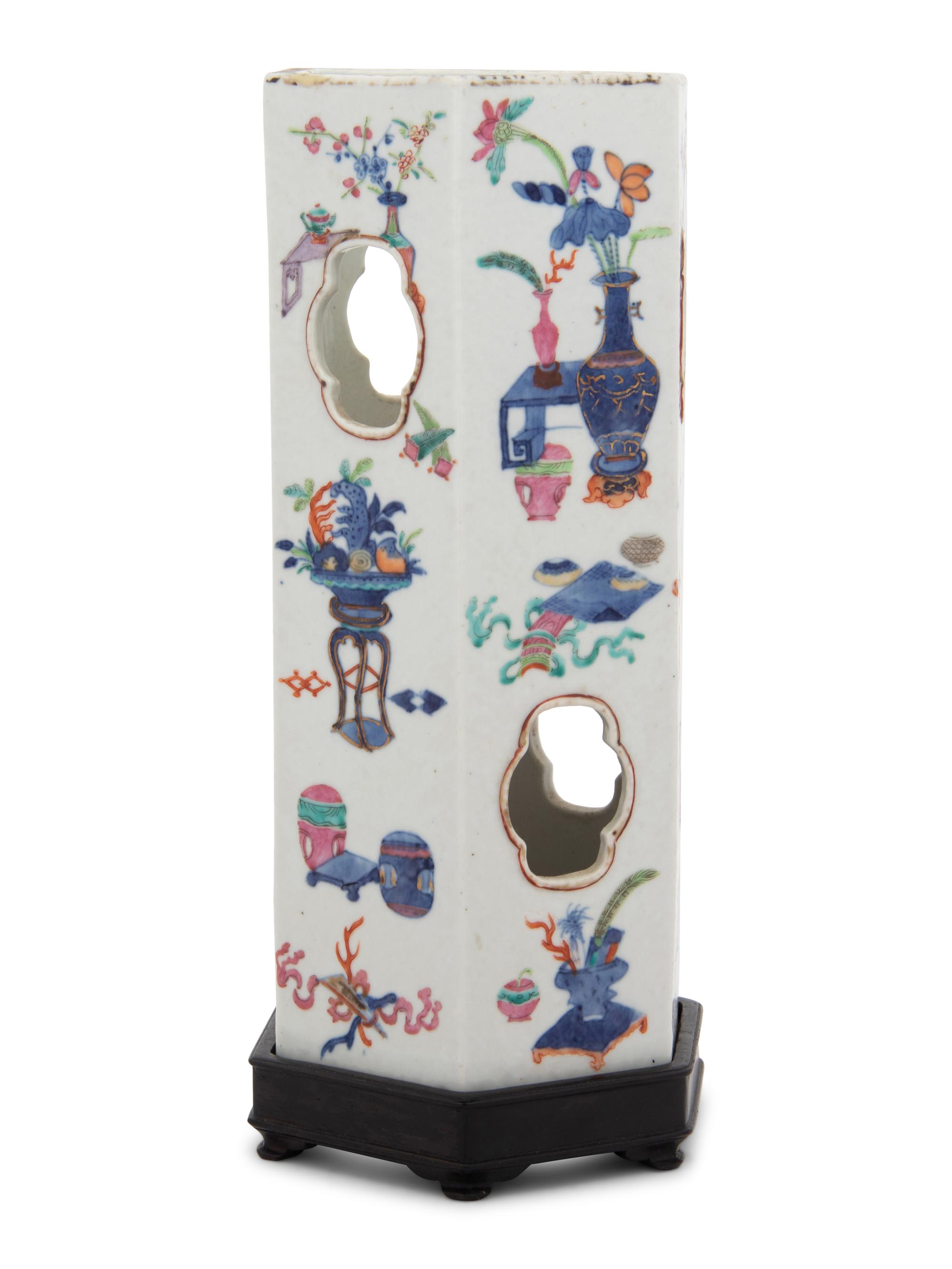 A Chinese Famille Rose Porcelain Hat Stand