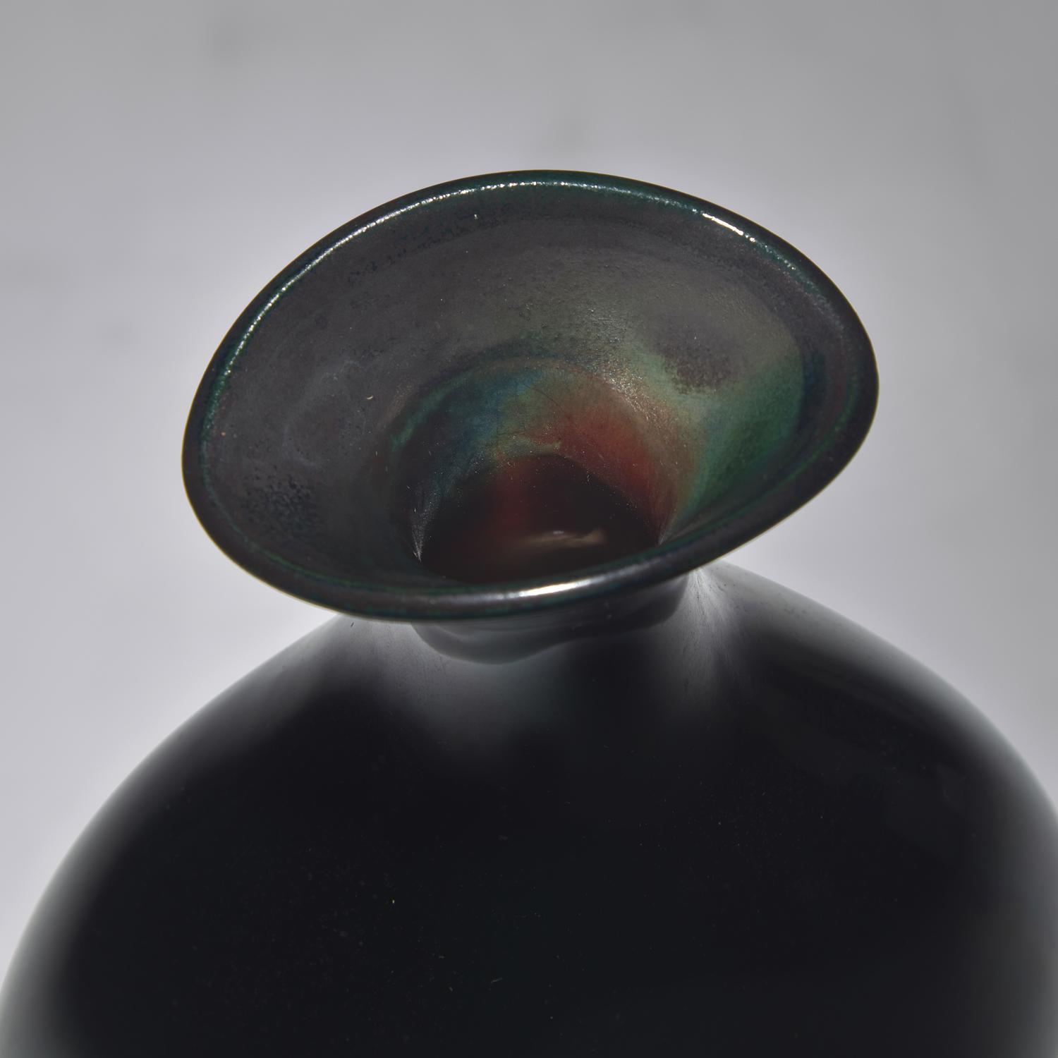 Belly Button vase, 1983