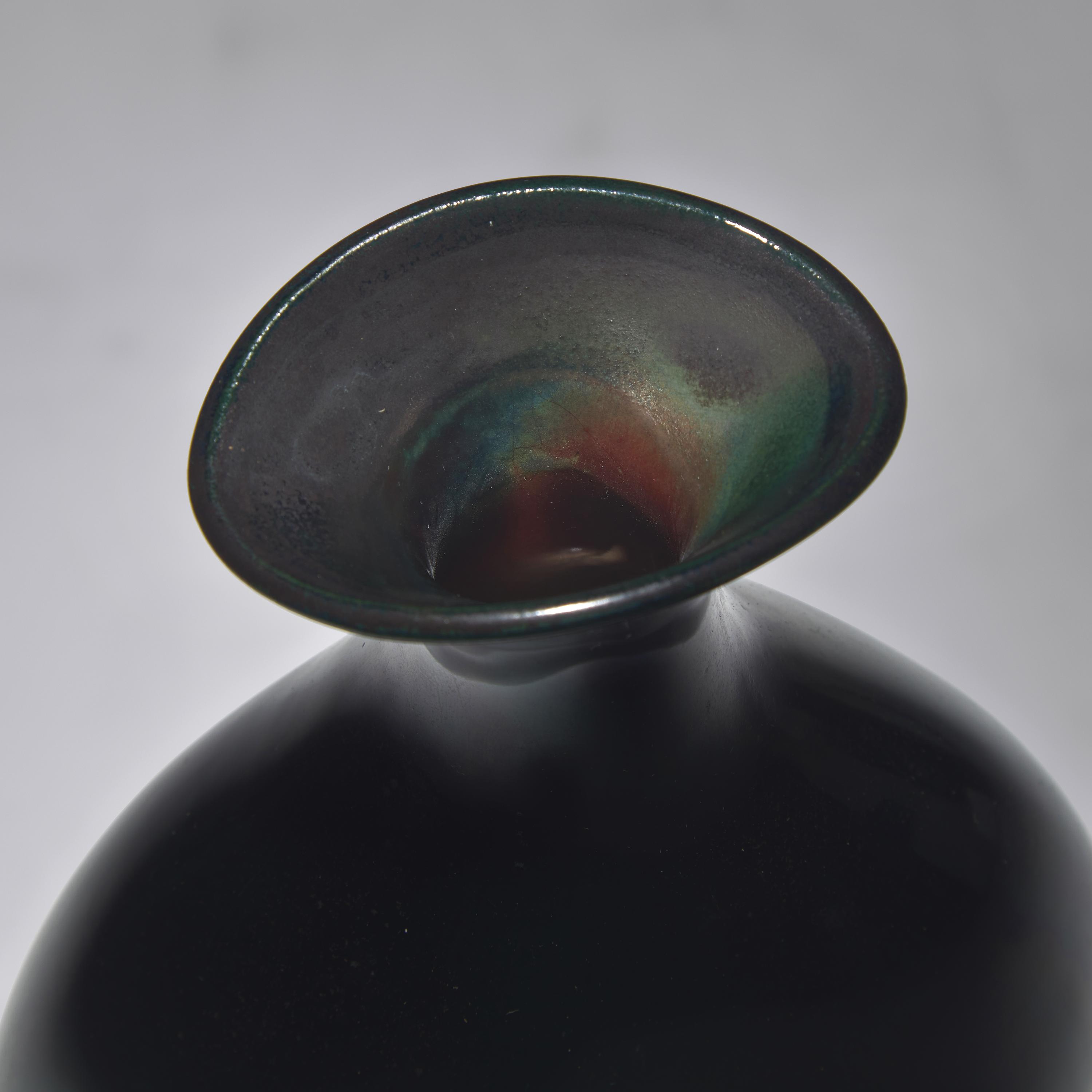Belly Button vase, 1983