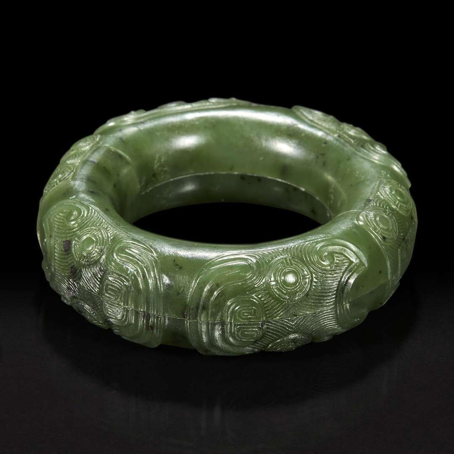 A Chinese spinach jade double ring 碧玉御题诗蚩尤环