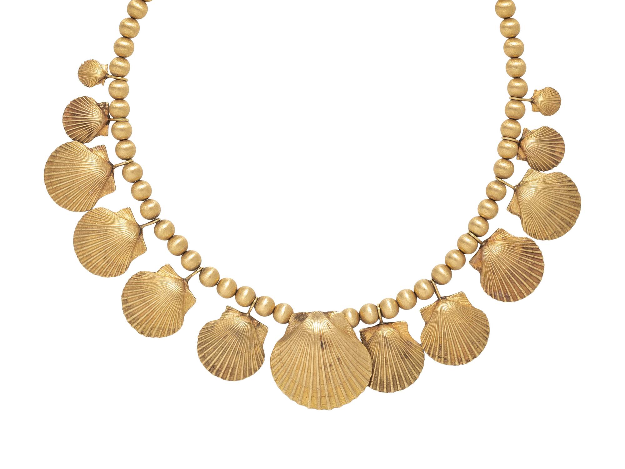 YELLOW GOLD SHELL MOTIF NECKLACE
