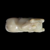A Chinese Carved Pale Celadon Jade Horse, 20th Century 近代 青白玉臥馬