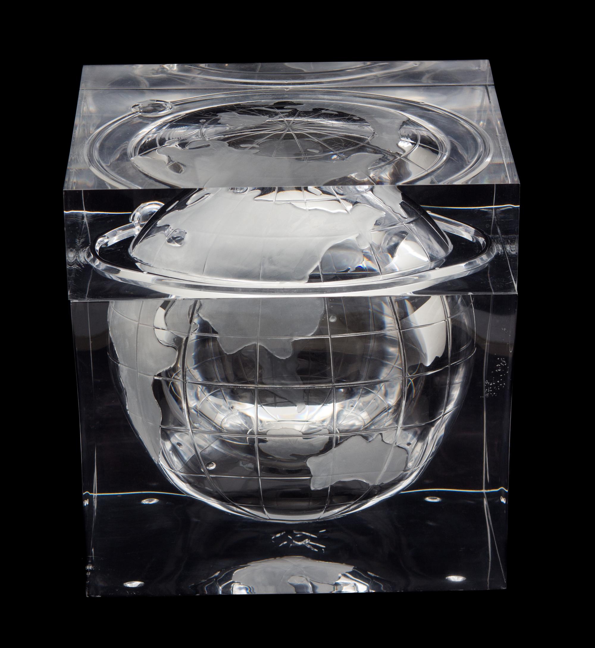 A Lucite World in a Cube-Form Ice Bucket Height 7 inches. — 20TH CENTURY