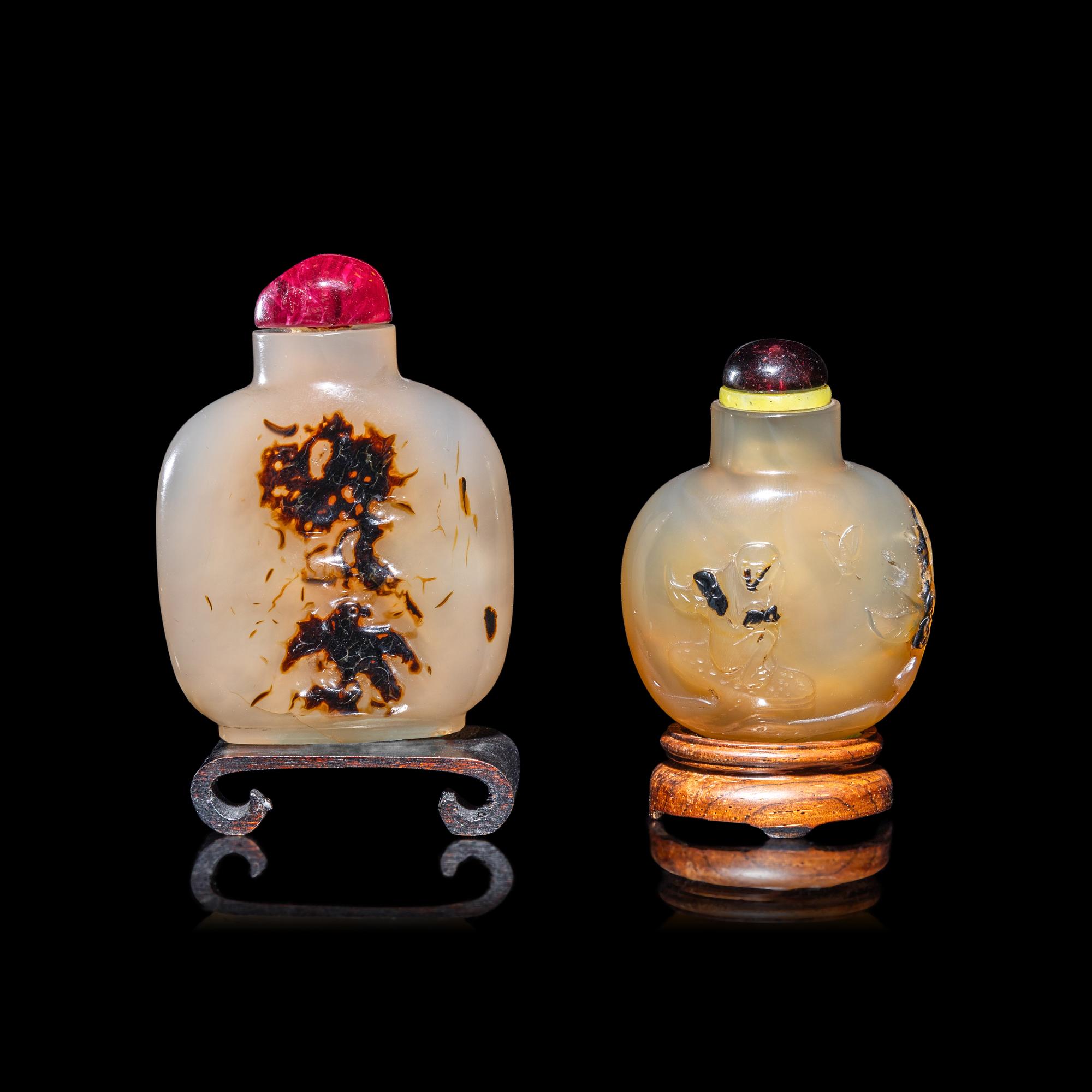 Two Chinese Carved Agate Snuff Bottles, 19th Century 清晚期 瑪瑙巧雕鼻烟壺兩支