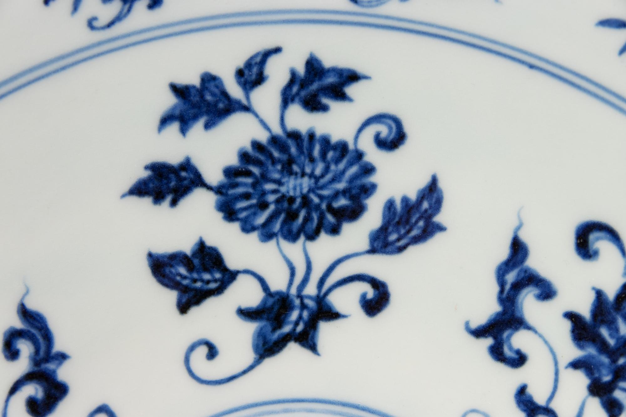 A Rare Blue and White Porcelain Hexafoil Bowl — XUANDE MARK AND PERIOD (1426-1435)