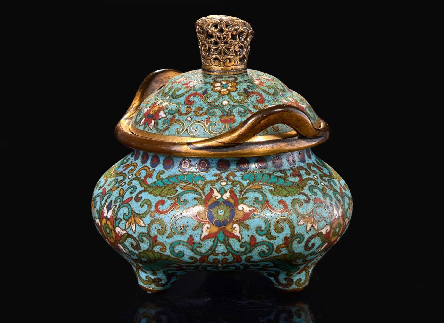 A Chinese parcel-gilt cloisonné tripod censer with cover, Qing dynasty, Qianlong period 銅鎏金掐絲琺瑯帶蓋香爐 清 乾隆