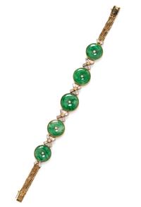 An 18 Karat Yellow Gold, Jade Bi and Diamond Bracelet,