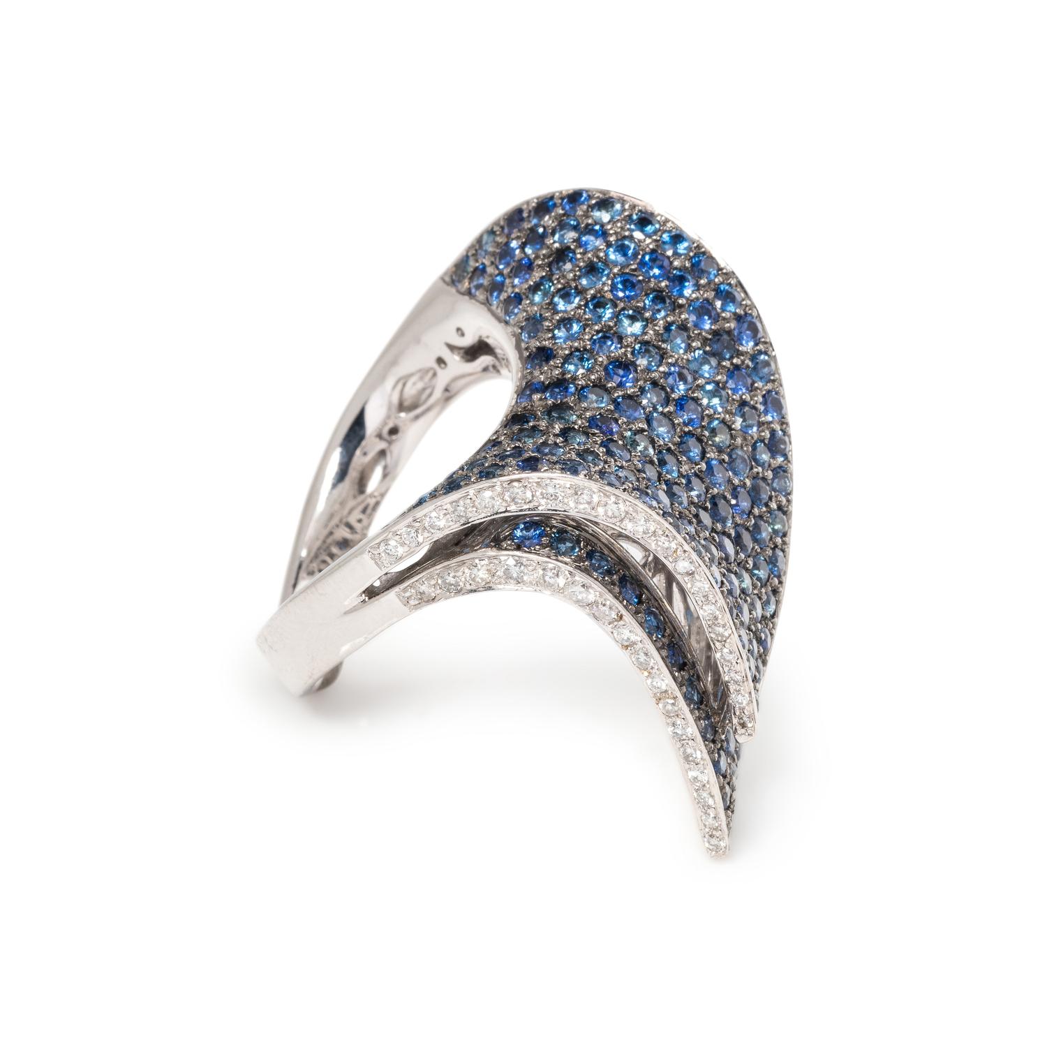 SAPPHIRE AND DIAMOND RING