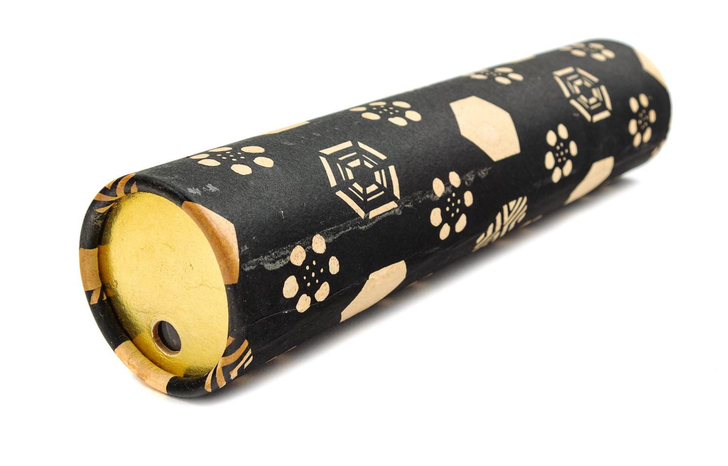A Japanese Kaleidoscope Length 9 1/2 inches. — MID 20TH CENTURY