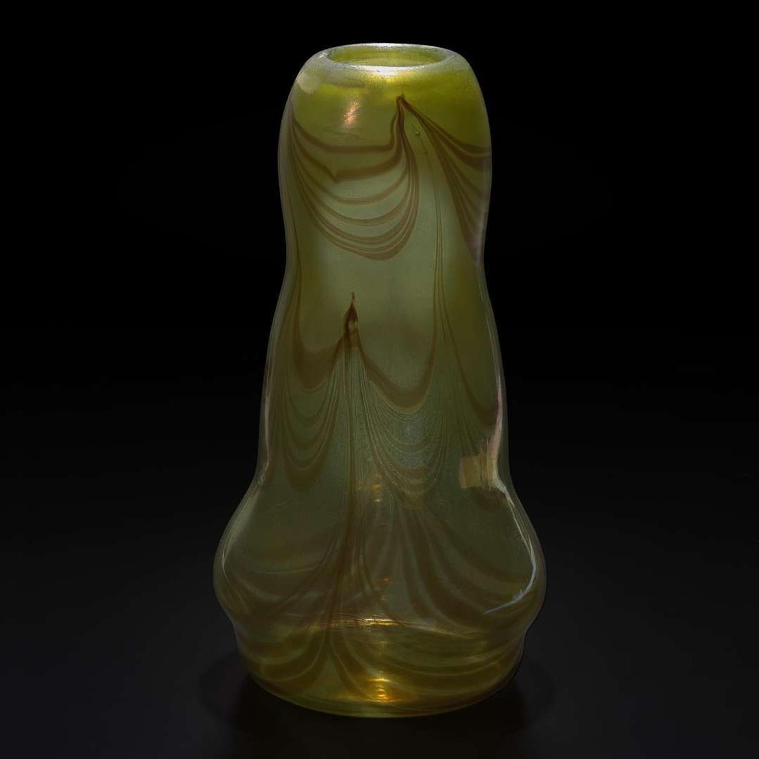 Tiffany Studios A Large Gourd-Form Decorated Favrile Vase, New York, 1919
