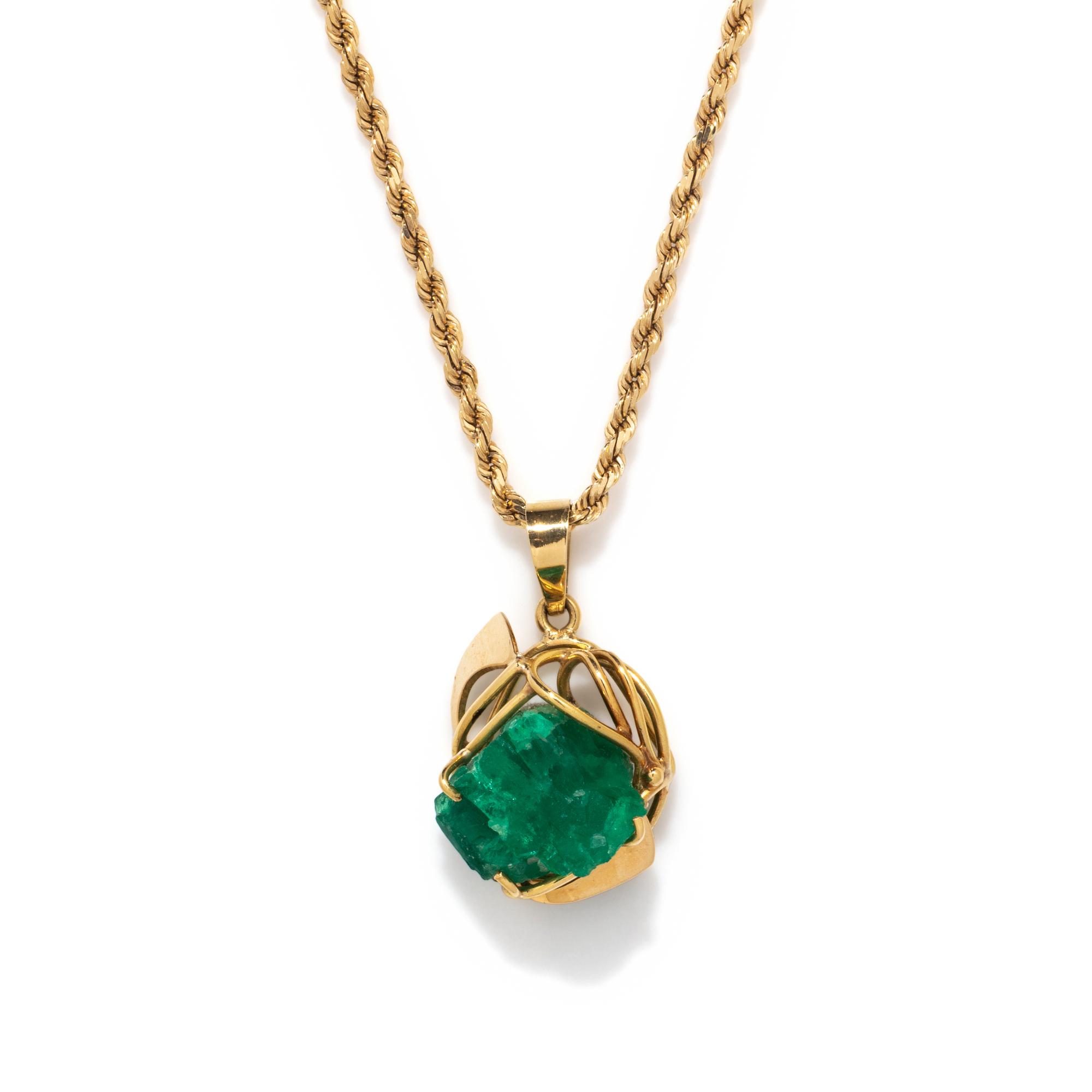YELLOW GOLD AND EMERALD PENDANT NECKLACE