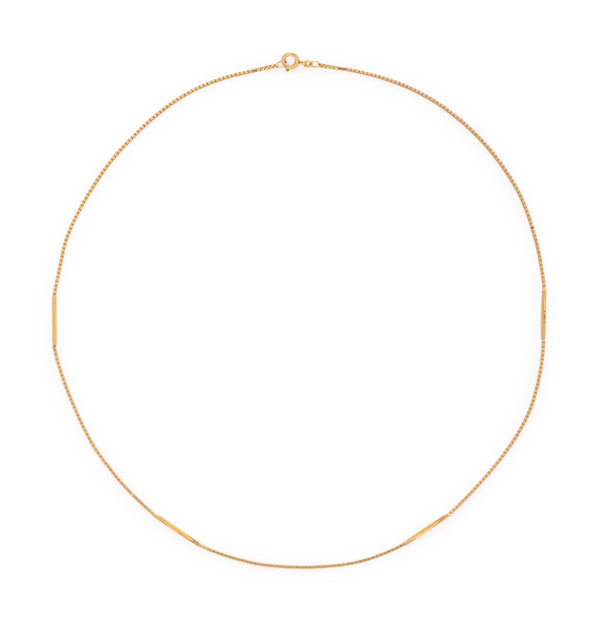 COLLECTION OF YELLOW GOLD NECKLACES