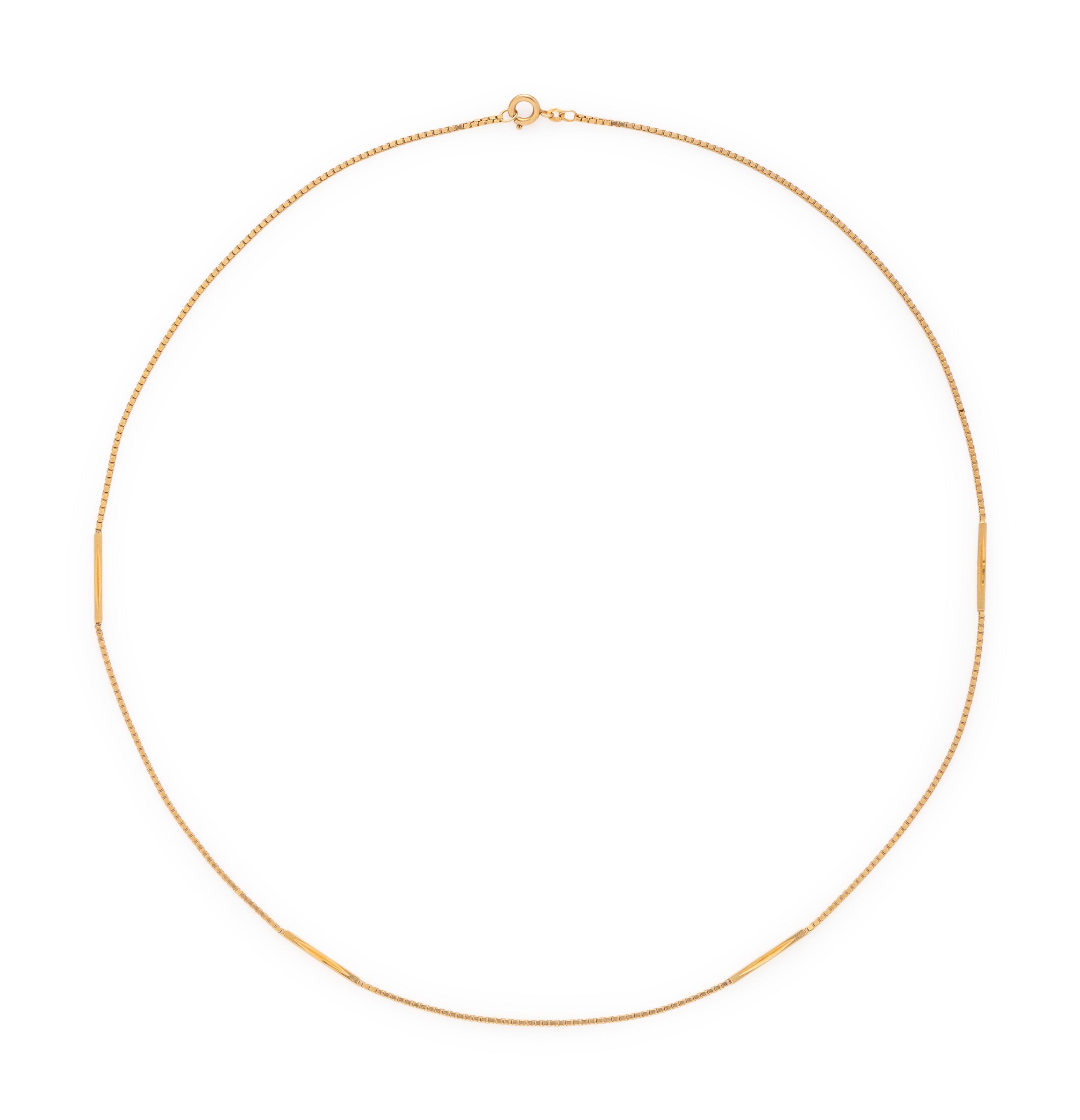 COLLECTION OF YELLOW GOLD NECKLACES