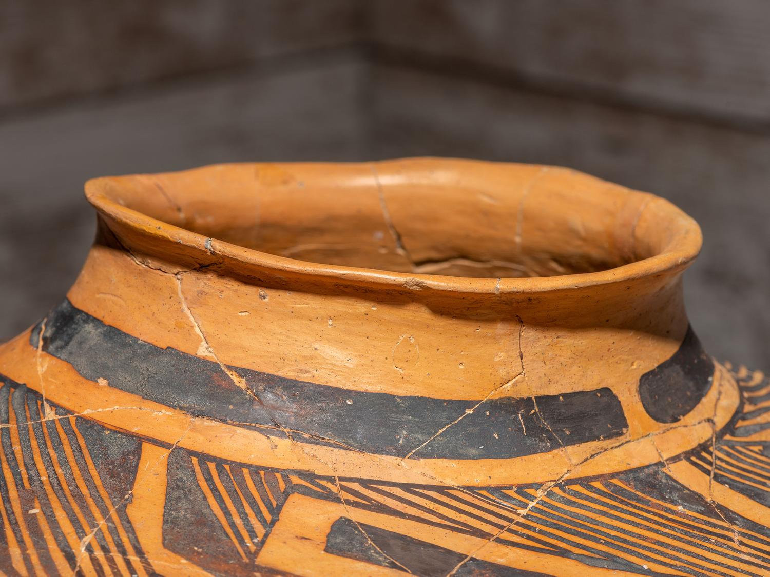 Ancestral Pueblo, Jeddito Black-on-Yellow Pottery Olla