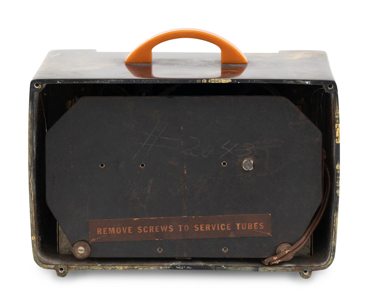 A General Electric L570 Radio