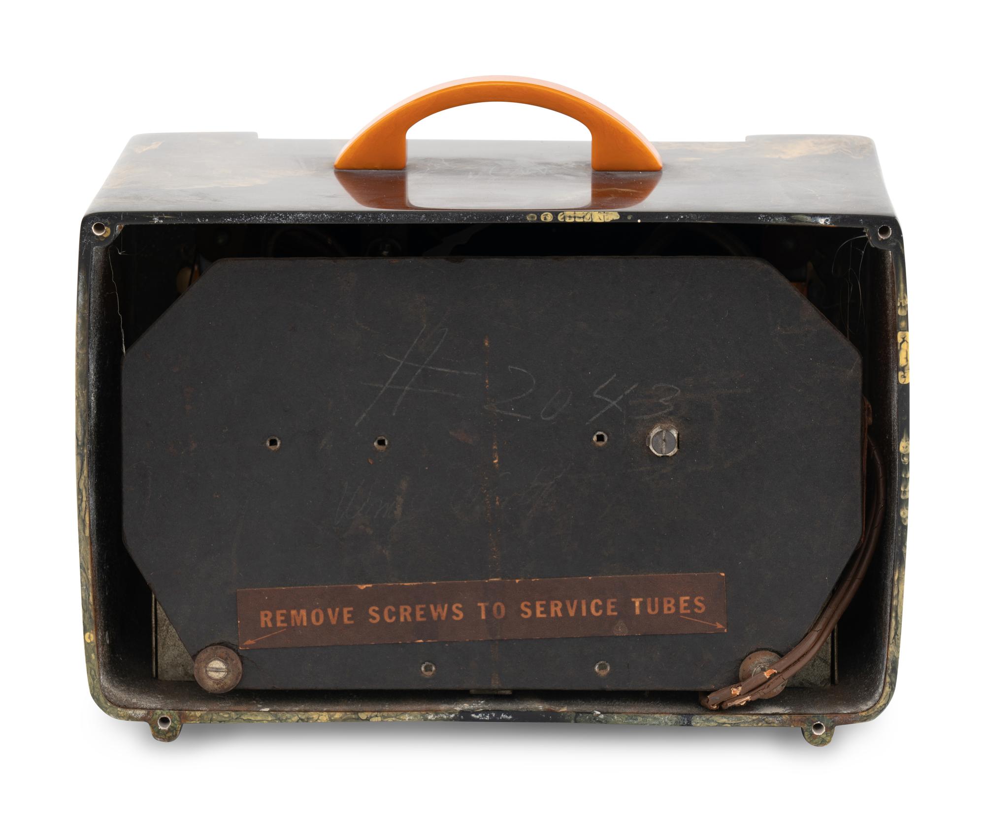 A General Electric L570 Radio