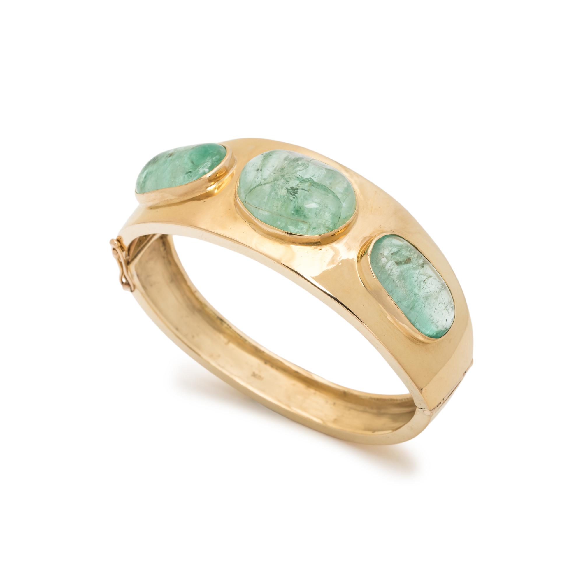 YELLOW GOLD AND GREEN BERYL BANGLE BRACELET