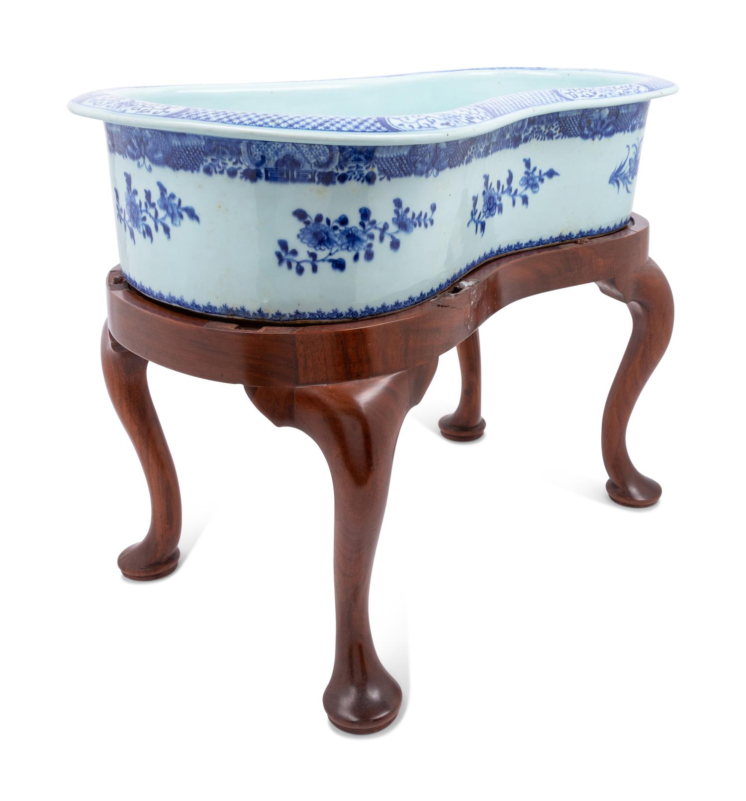 A Chinese Export Blue and White Porcelain Chamber Basin and Stand