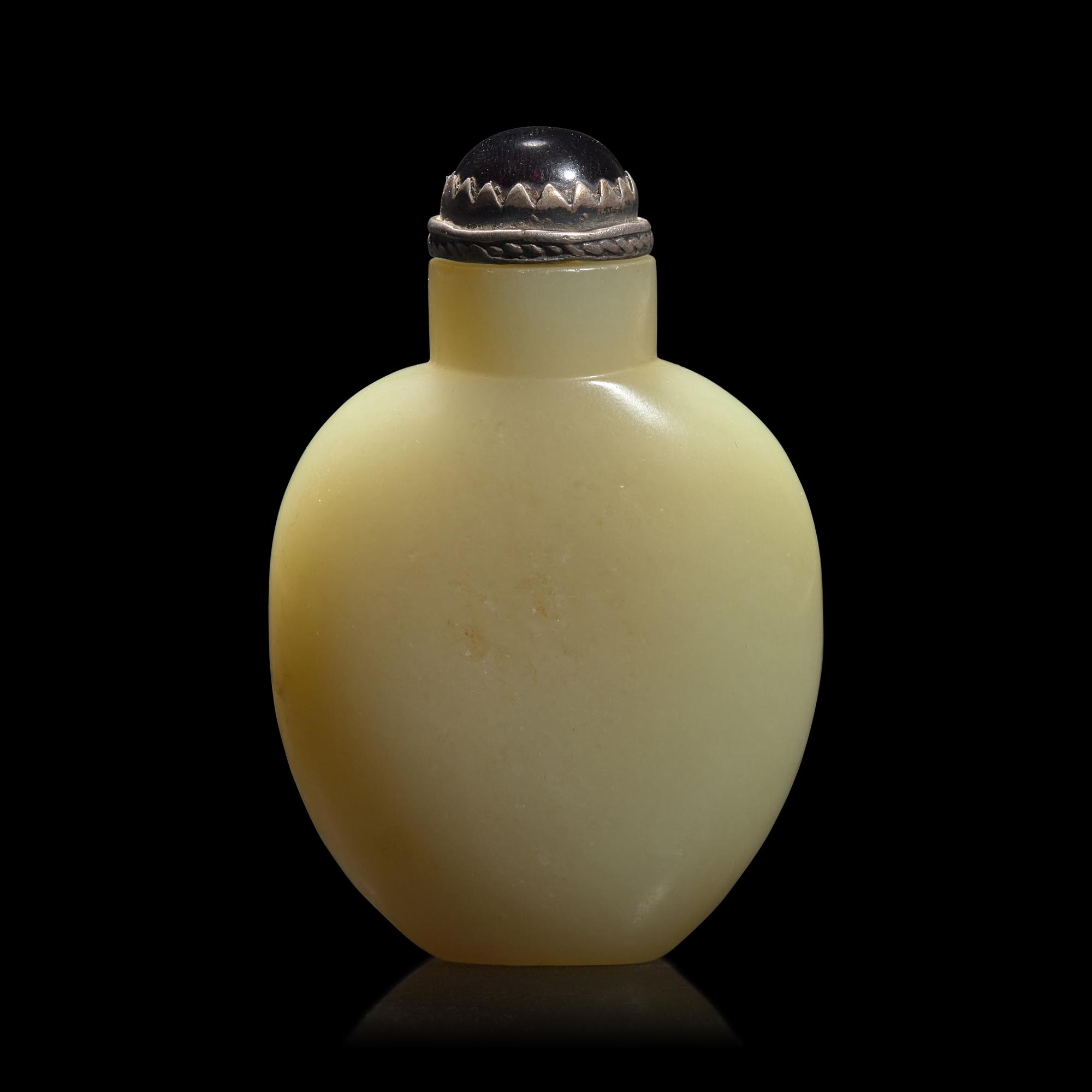 A Chinese Yellowish Celadon Jade Snuff Bottle, 18th/19th century