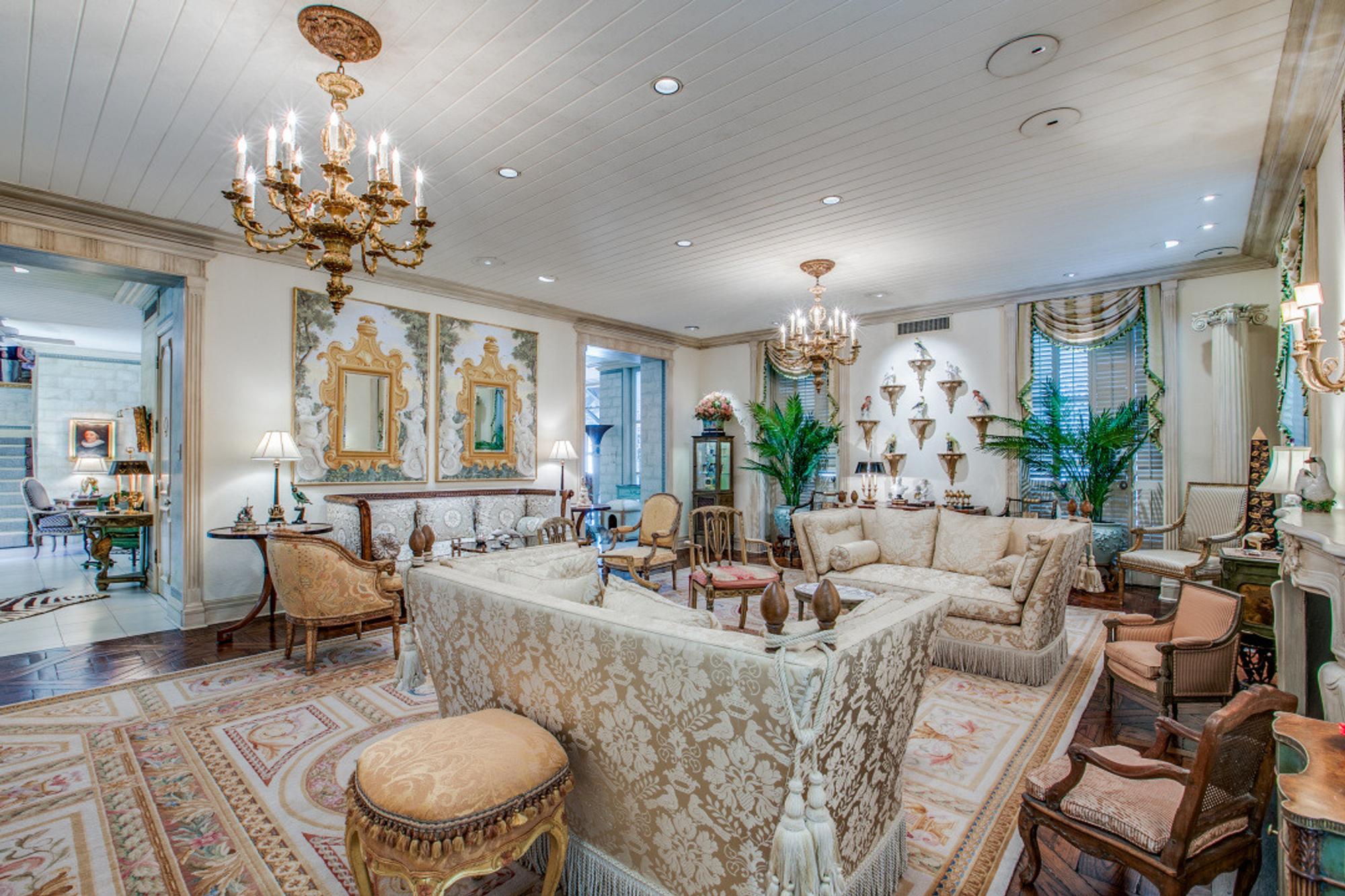 A Minton Porcelain Dinner Service