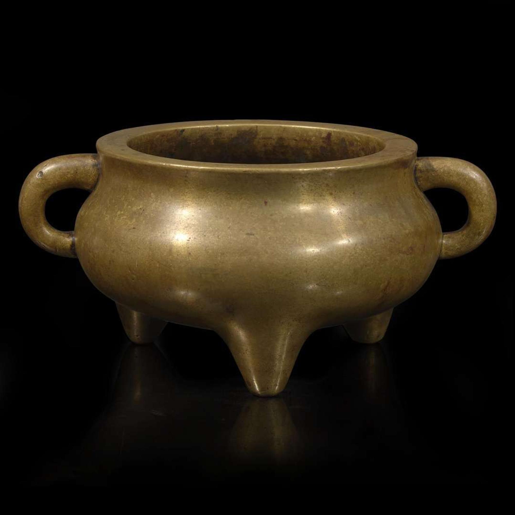 A Chinese bronze bombe tripod censer 三足铜炉 Xuande mark, Qing dynasty, probably 18th/early 19th century ??? ? ?????????