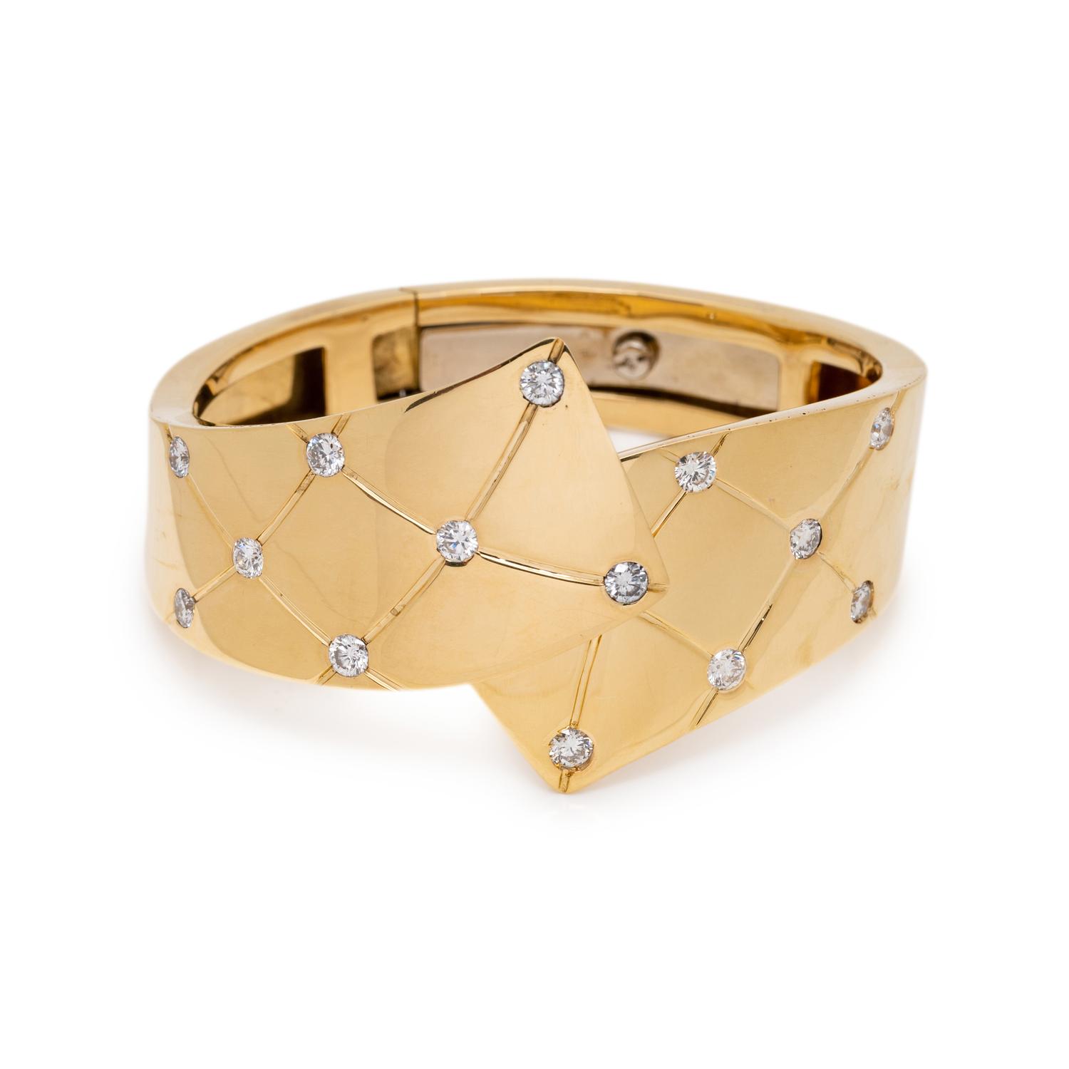 YELLOW GOLD AND DIAMOND BANGLE BRACELET