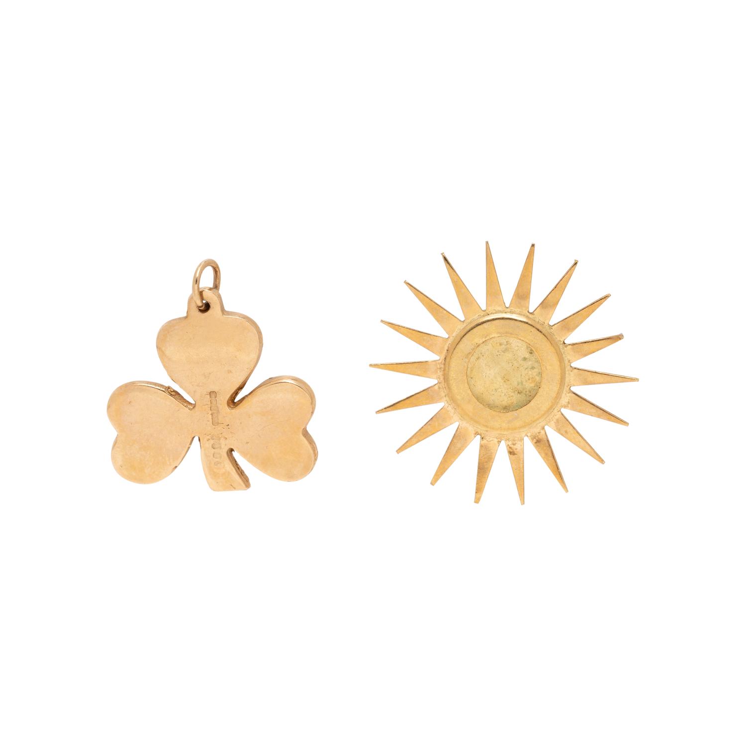 COLLECTION OF YELLOW GOLD ARTICLES