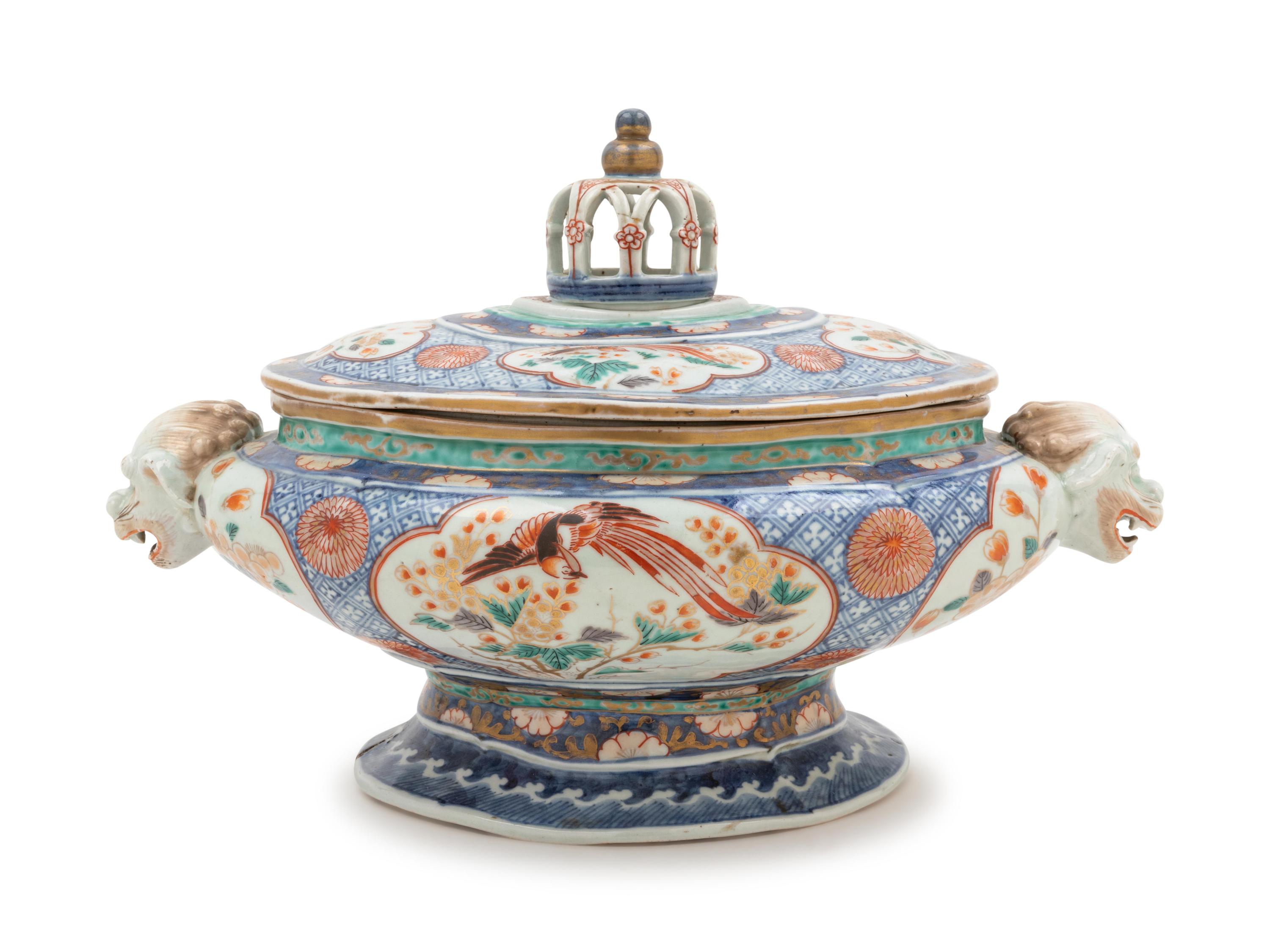 A Japanese Export Imari Porcelain Covered Soup Tureen