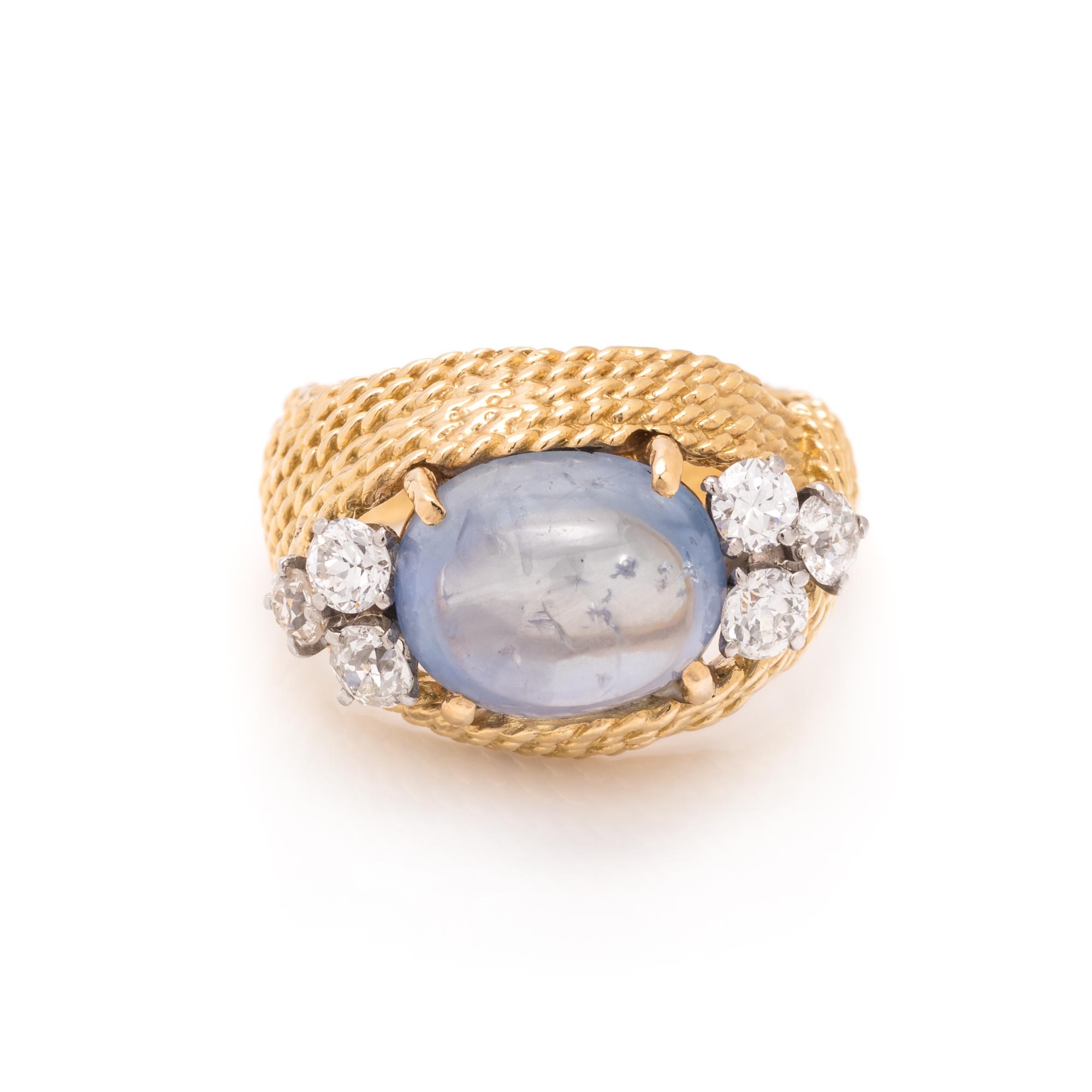SAPPHIRE AND DIAMOND RING