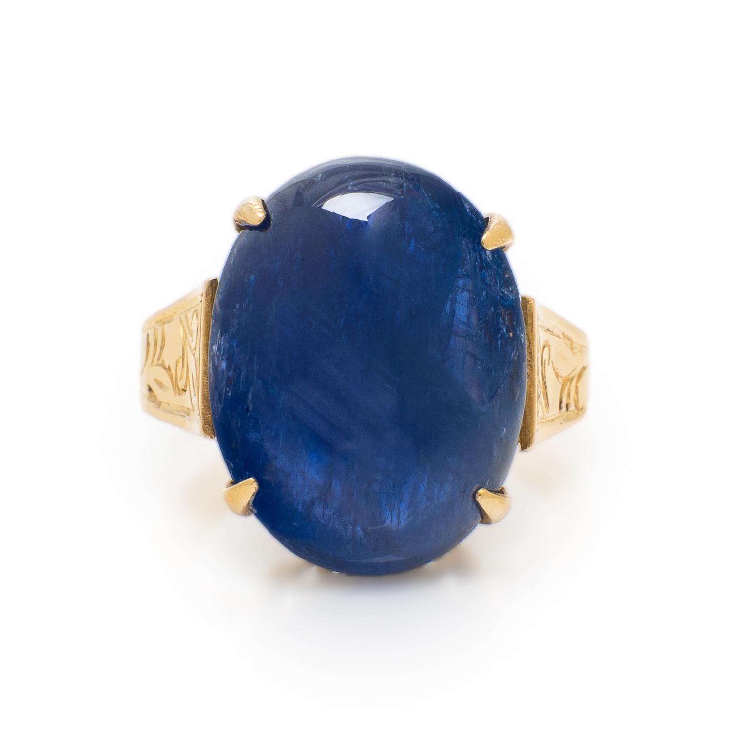 UNHEATED BURMESE SAPPHIRE AND YELLOW GOLD RING