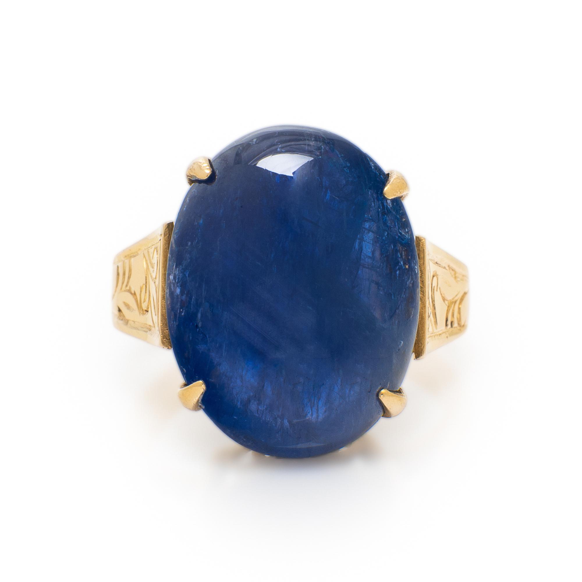 UNHEATED BURMESE SAPPHIRE AND YELLOW GOLD RING