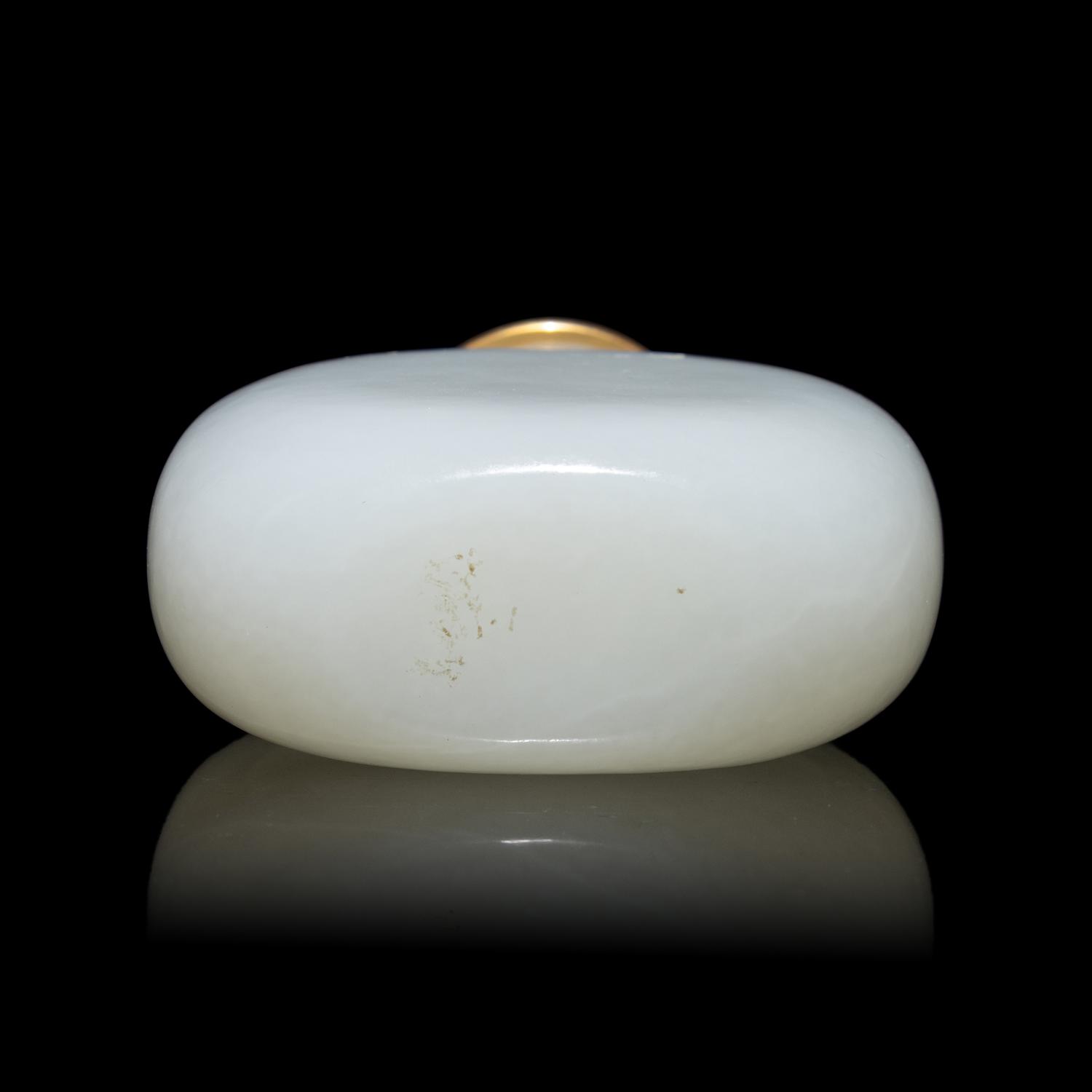 A Large Chinese White Jade Snuff Bottle, 18th/19th Century 清中期 白玉素面鼻煙壺