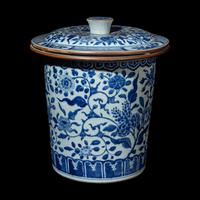 A Chinese Blue and White 'Floral' Porcelain Ice Bucket, Kangxi Period 清康熙 青花纏枝花卉紋冰桶