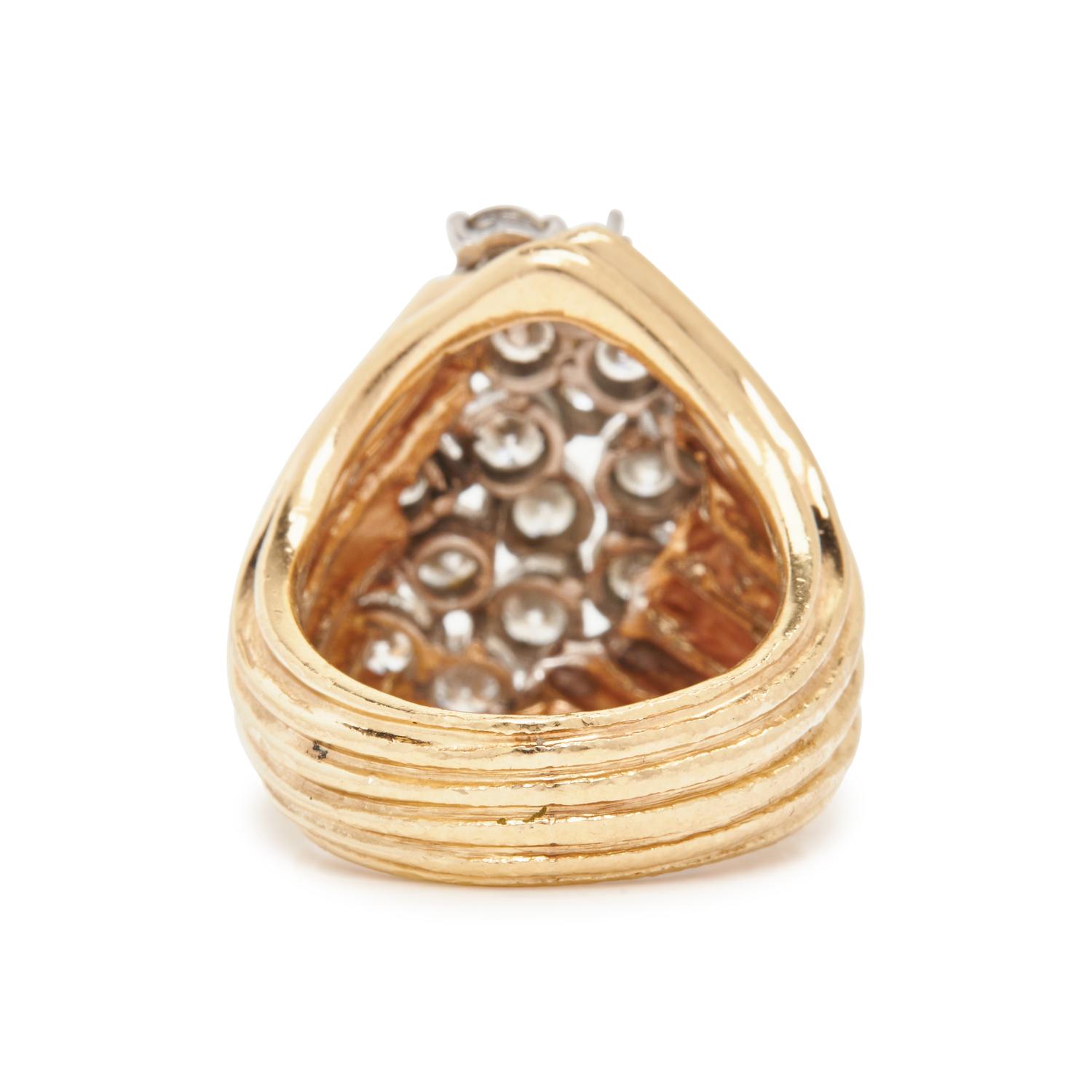 YELLOW GOLD AND DIAMOND RING